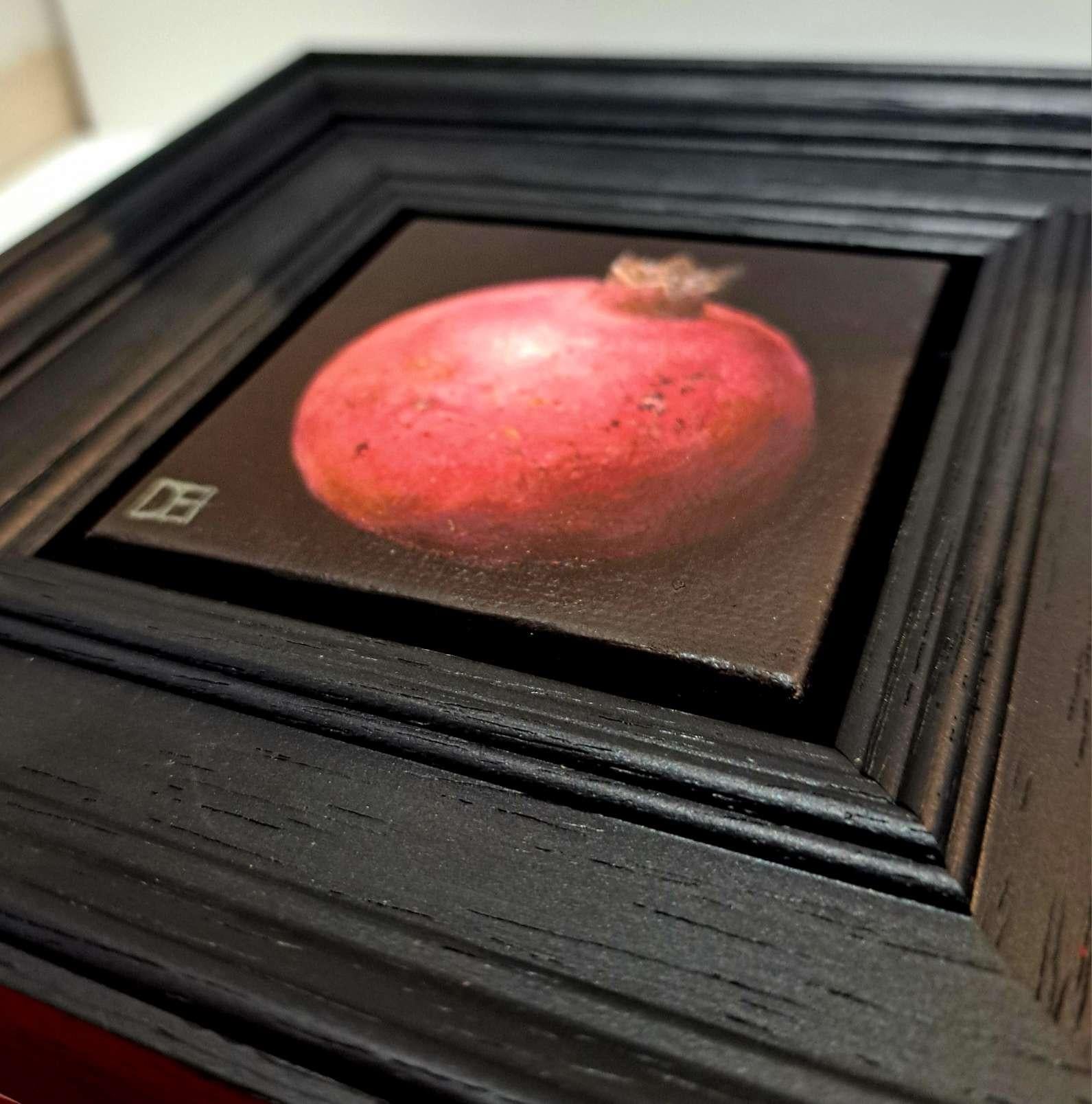Granada Rosa Rojo Bolsillo Pintura, pintura al óleo, bodegón - Still-Life Painting Negro de Dani Humberstone