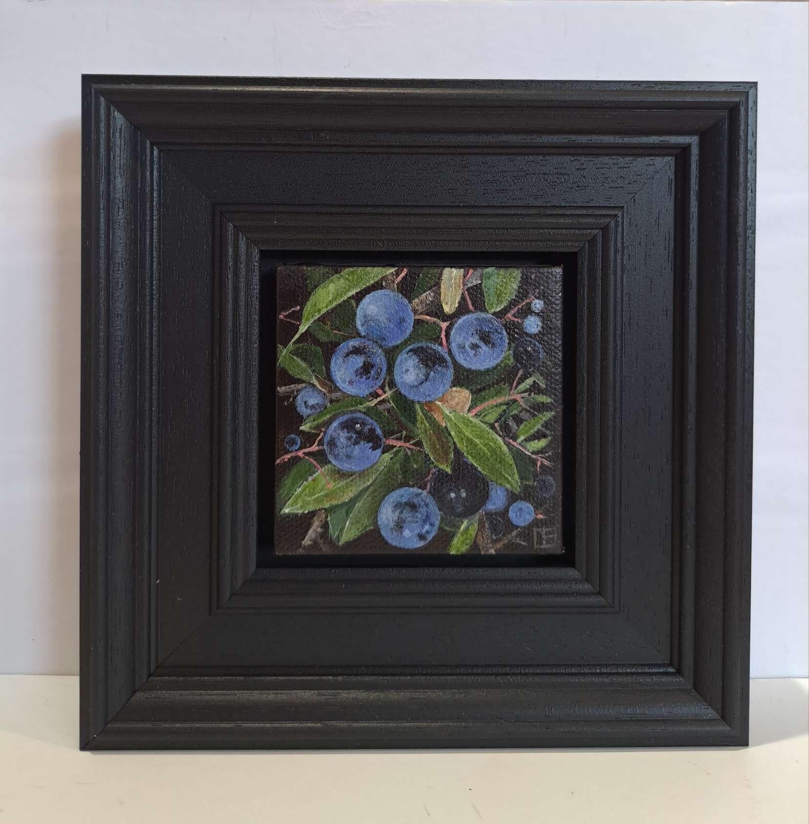 PomSloe Berries Pale Blue Pocket Painting c, Originalgemälde, Stillleben im Angebot 5