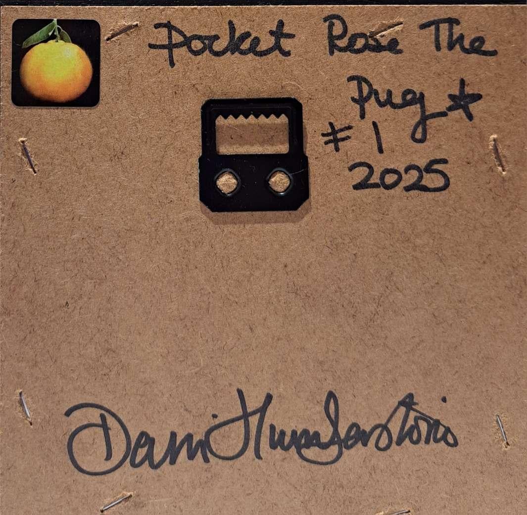 Rose The Pug 1 Taschengemälde, Taschengemälde, Originalgemälde, Stillleben – Painting von Dani Humberstone