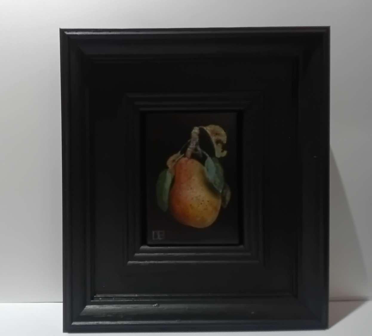 Pittura tascabile di pera selvatica arrugginita 2, pittura originale, contemporanea - Still-Life Painting Nero di Dani Humberstone