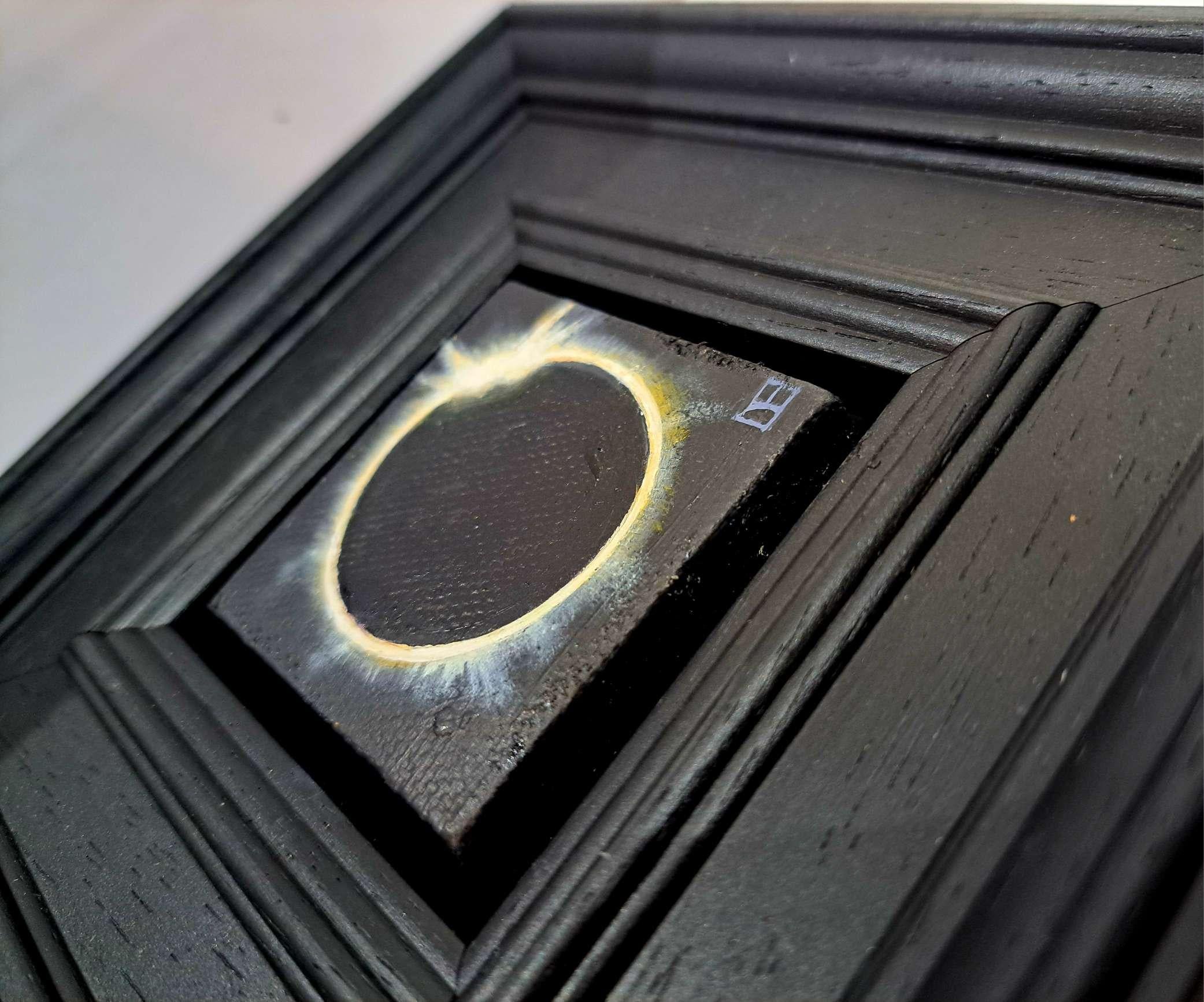 Sonnenfinsternis & Mondfinsternis Taschengemälde, Diptychon, Originalgemälde im Angebot 3