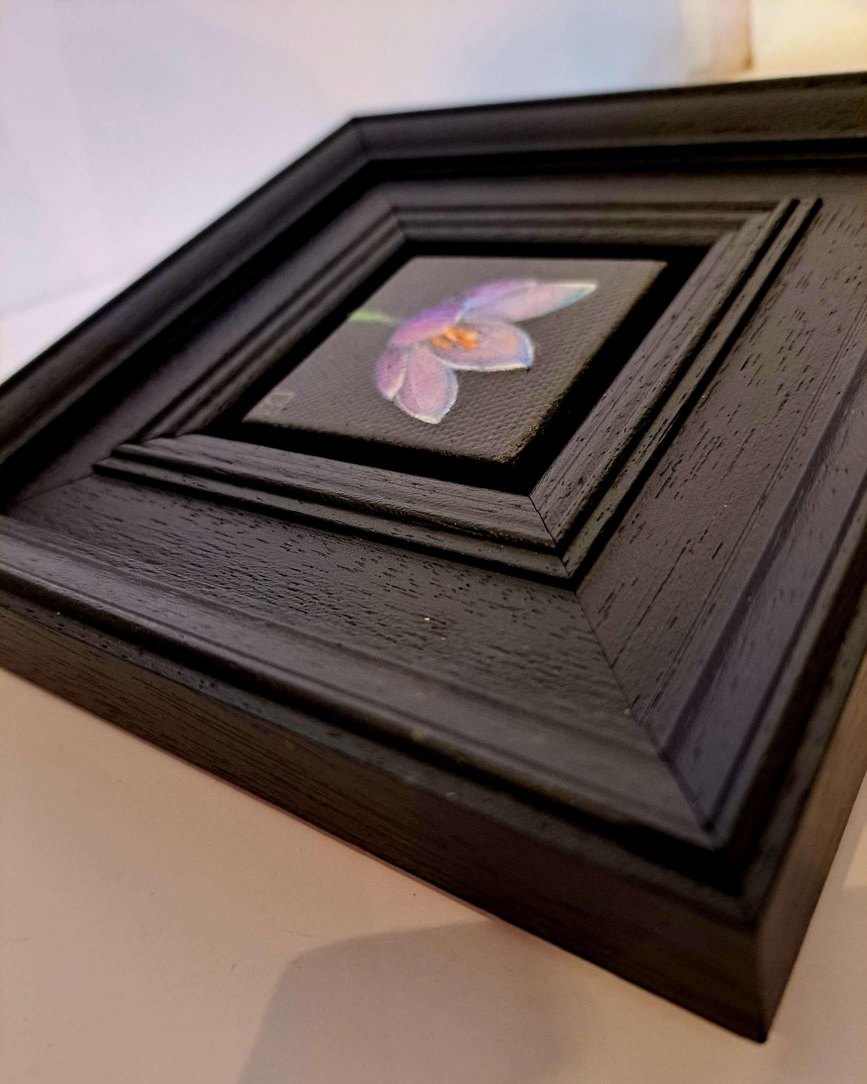 Spring Collection: Pocket Violet Crocus, Baroque Still Life, flower - Realist Painting by Dani Humberstone