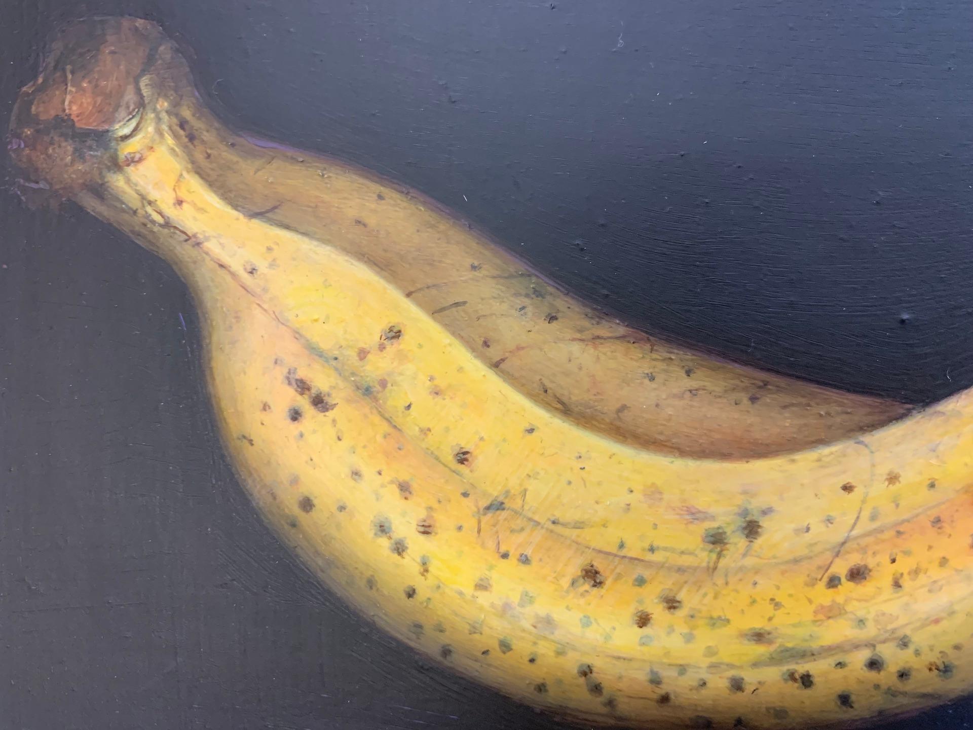 Banane jaune, peinture originale, fruit, nature morte, art abordable, baroque - Baroque Painting par Dani Humberstone