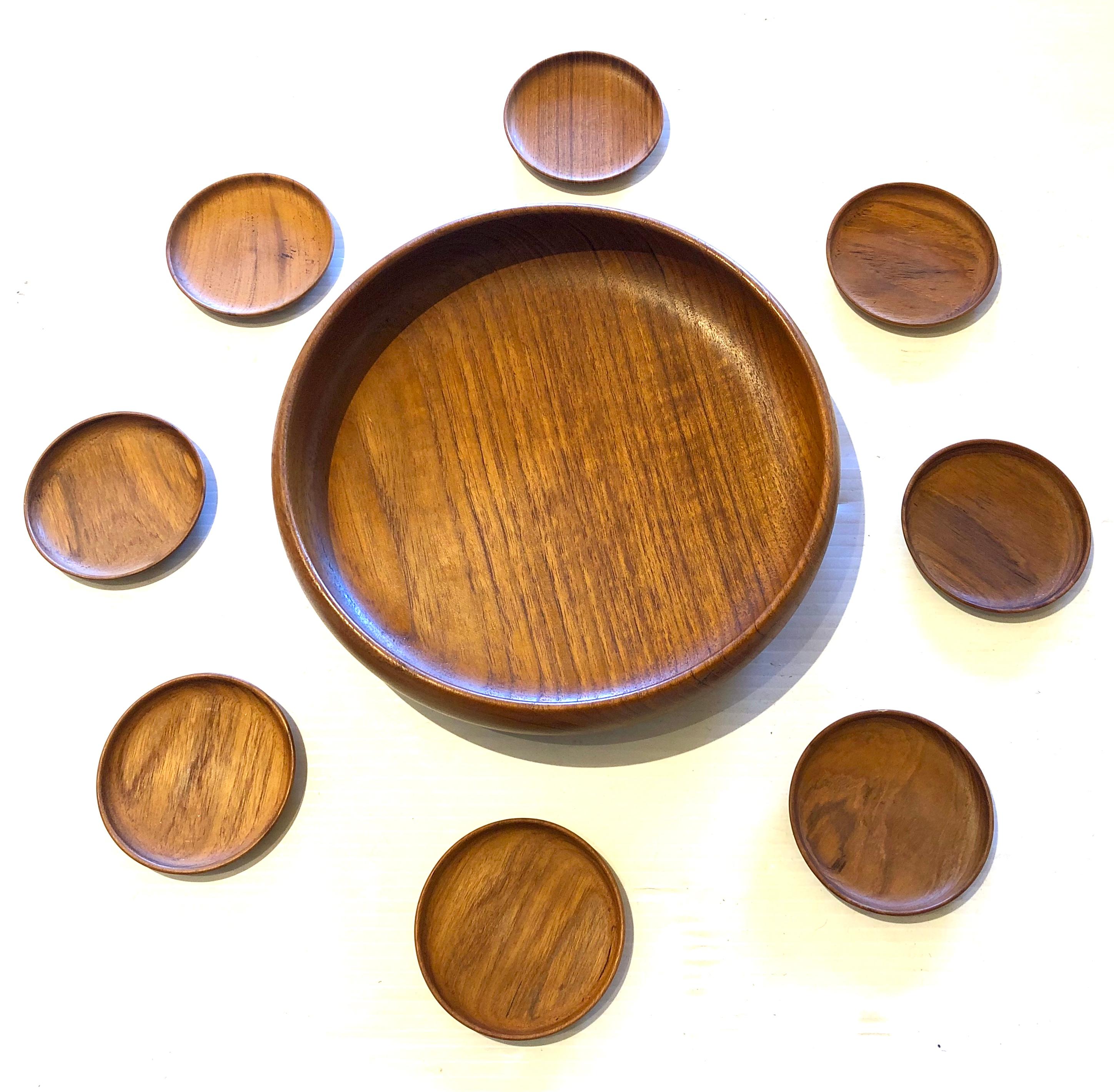 Nice set of 9 pieces in solid teak one large bowl of 9.75