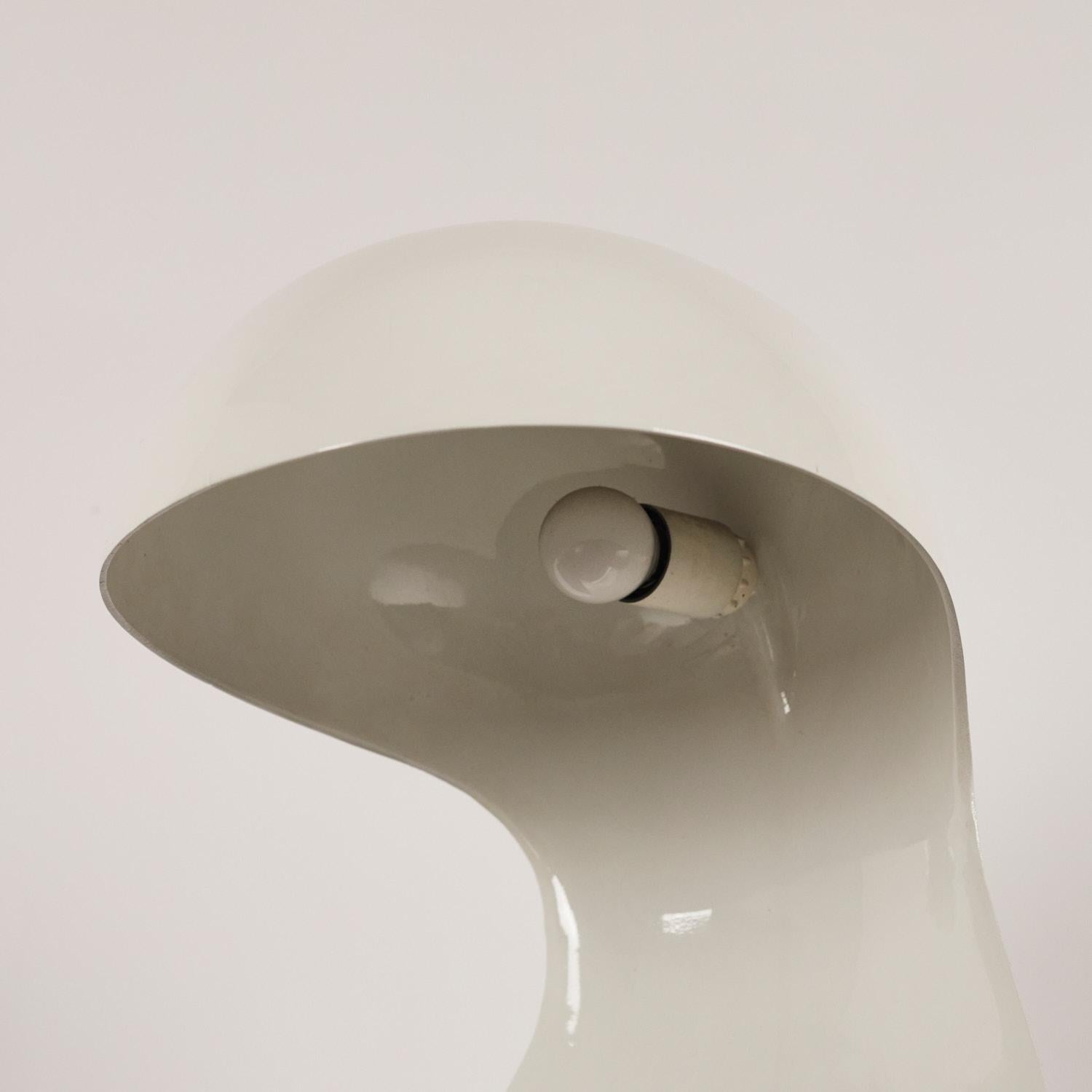 Tischlampe „Dania“ aus weißem Aluminiumguss von Artemide (Gegossen) im Angebot