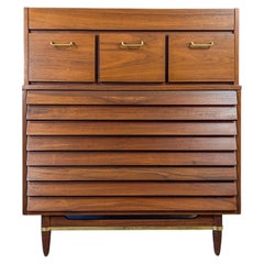 Cómoda alta "Dania" de Merton Gershun para American of Martinsville, c1960