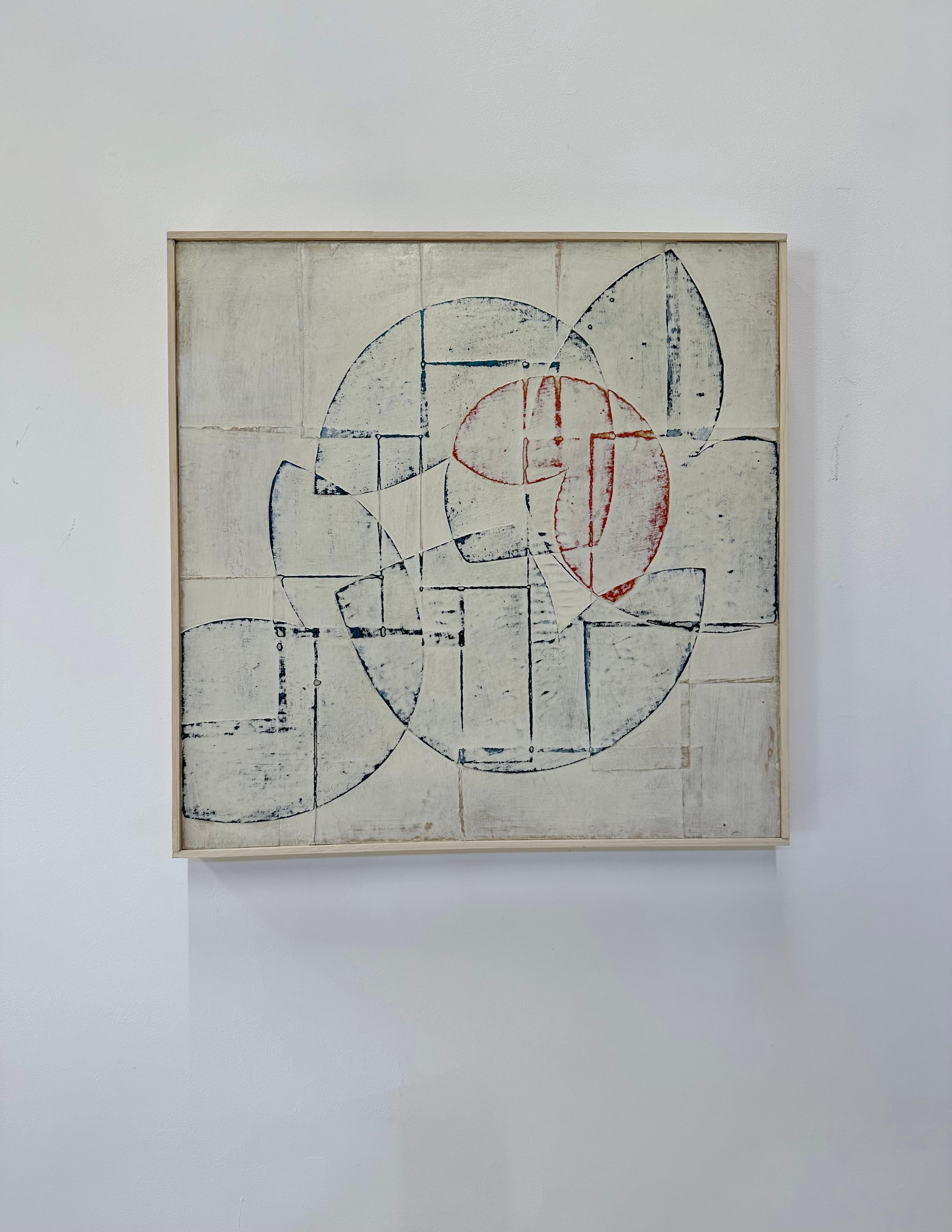 Daniel Anselmi utilizza la pittura e il collage per esplorare i vari modi in cui il colore, la linea e la forma possono essere espressi in modo astratto. In questo collage quadrato di carta dipinta su pannello, un avorio neutro e luminoso è