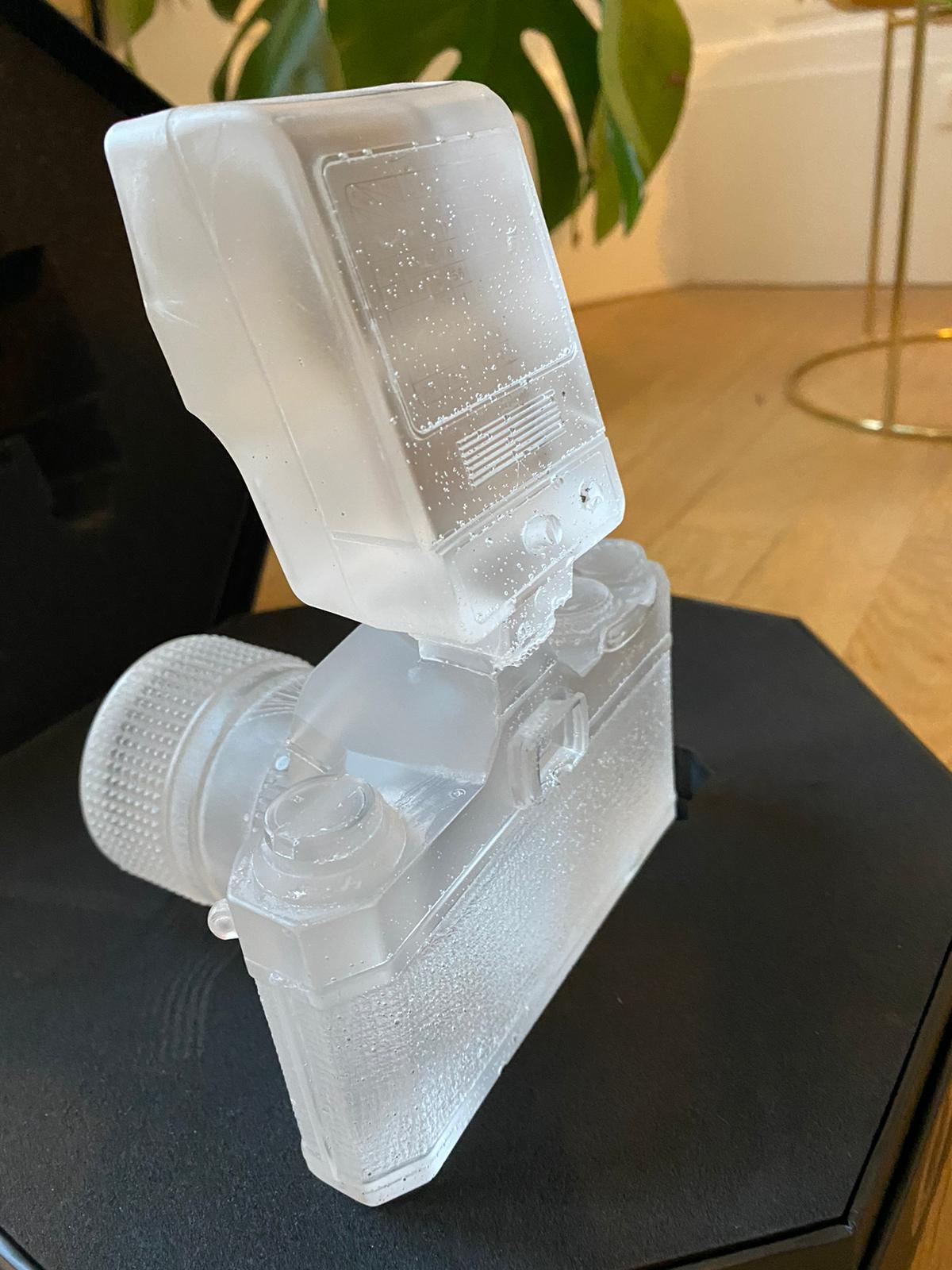 This work by Daniel Arsham is a replica of the Asahi Pentax SP1000 reflex camera, the first that the artist used in his early photographic practices. These Crystal Relic series are made of cast resin making each object translucent to light and have