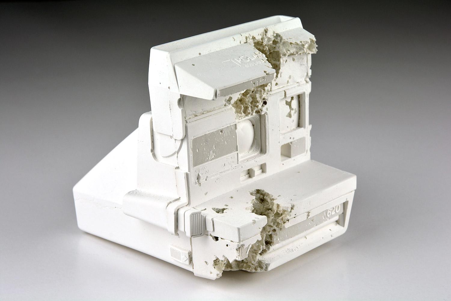 Daniel Arsham - FUTURE RELIC 06 POLAROID CAMERA Limited Sculpture Modern Design For Sale 1