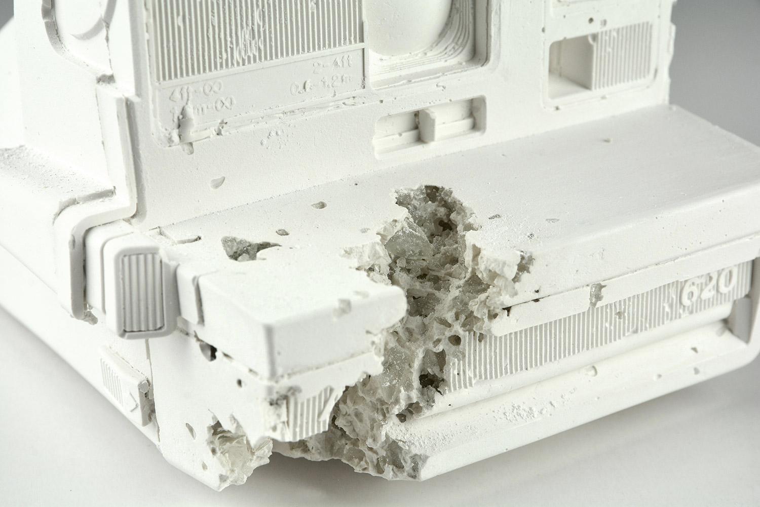 Daniel Arsham - FUTURE RELIC 06 POLAROID CAMERA Scultura limitata Design moderno 2