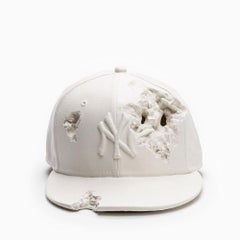 DANIEL ARSHAM: MODERN ARTIFACT 001 New York Yankees Cap Skulptur Konzeptuelle Kunst