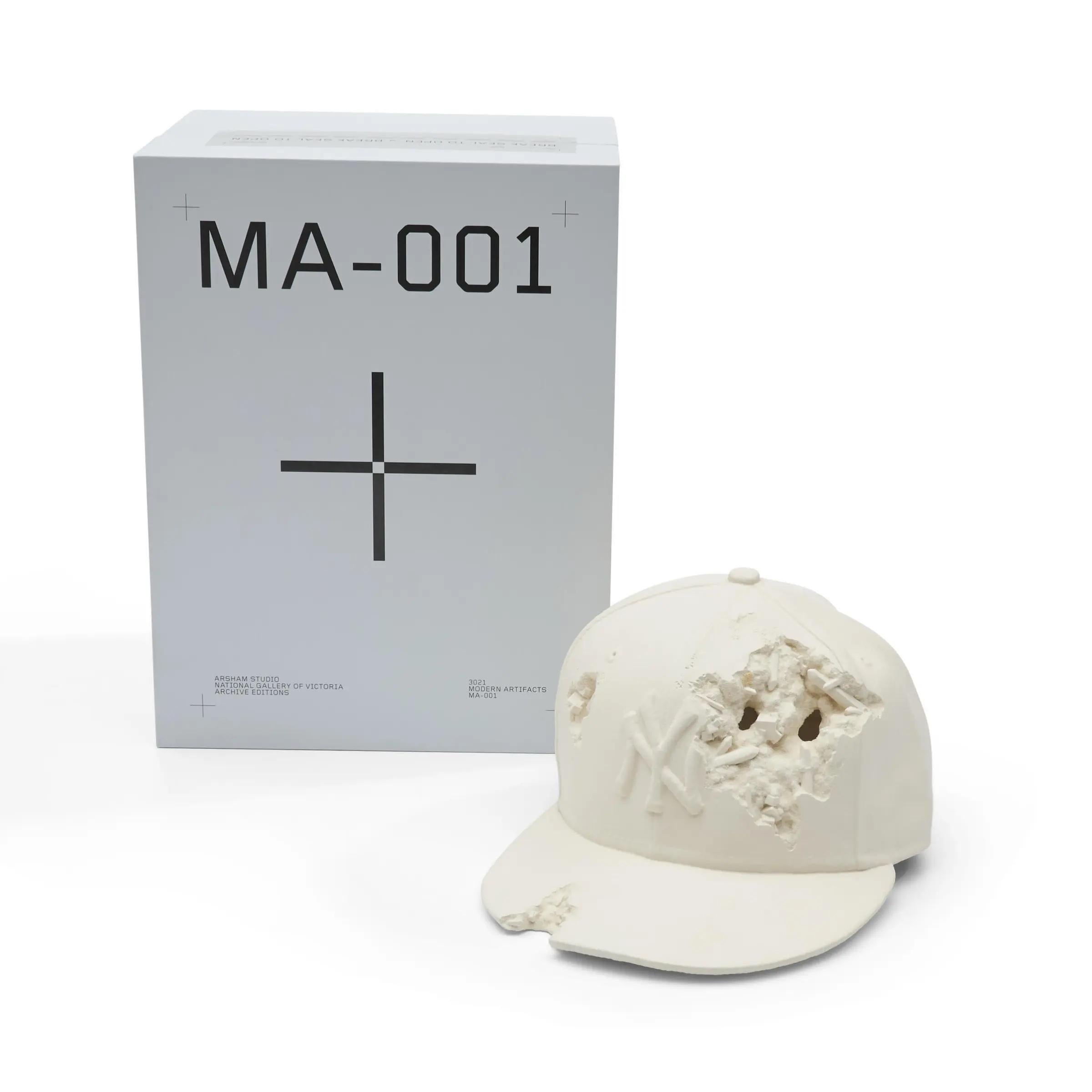 Artefacto Moderno 001 - Gorra de béisbol de NY en venta 1