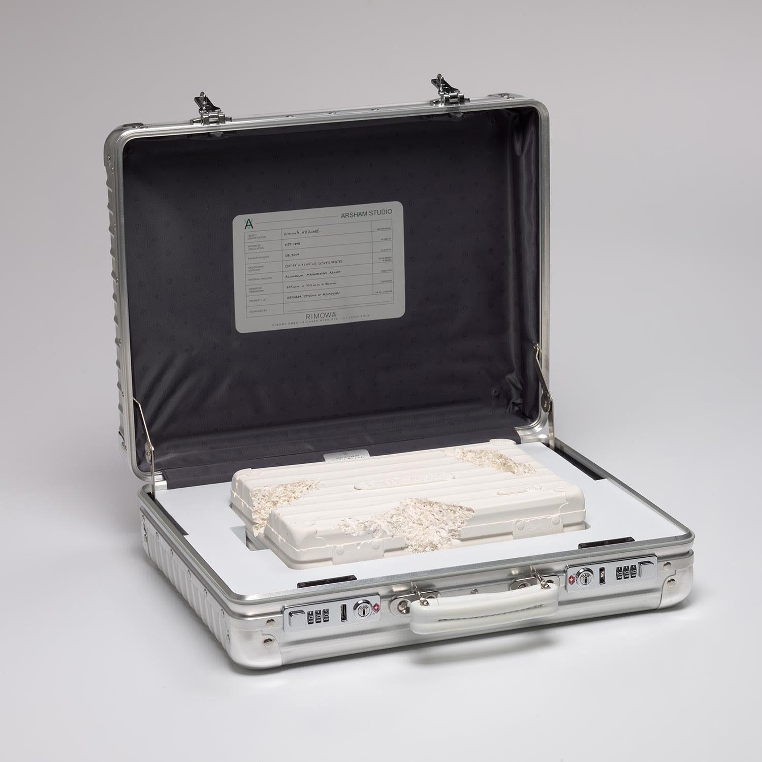 RIMOWA X Daniel Arsham Agregado Erosionado en venta 1