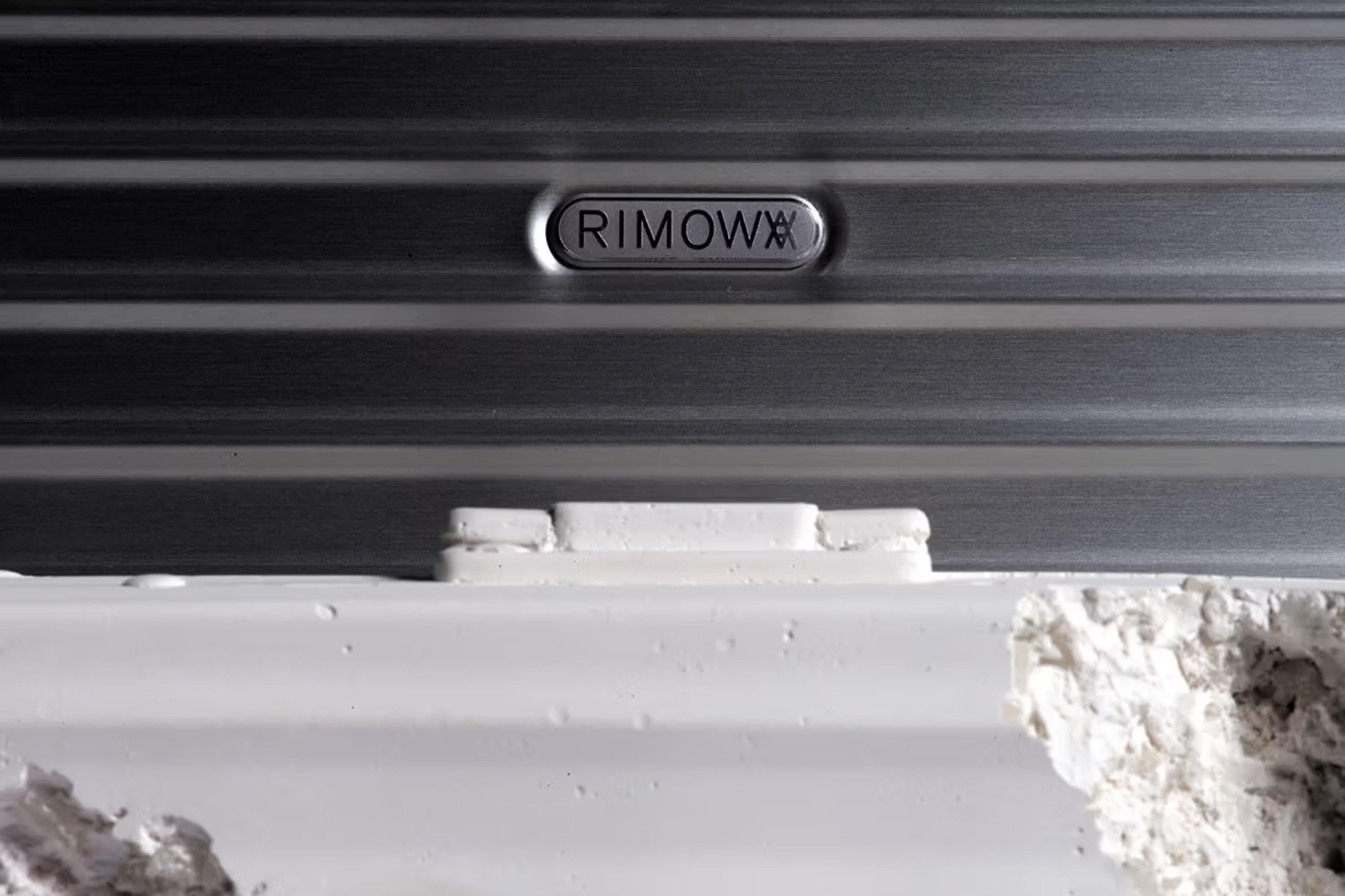 RIMOWA X Daniel Arsham Agregado Erosionado en venta 4