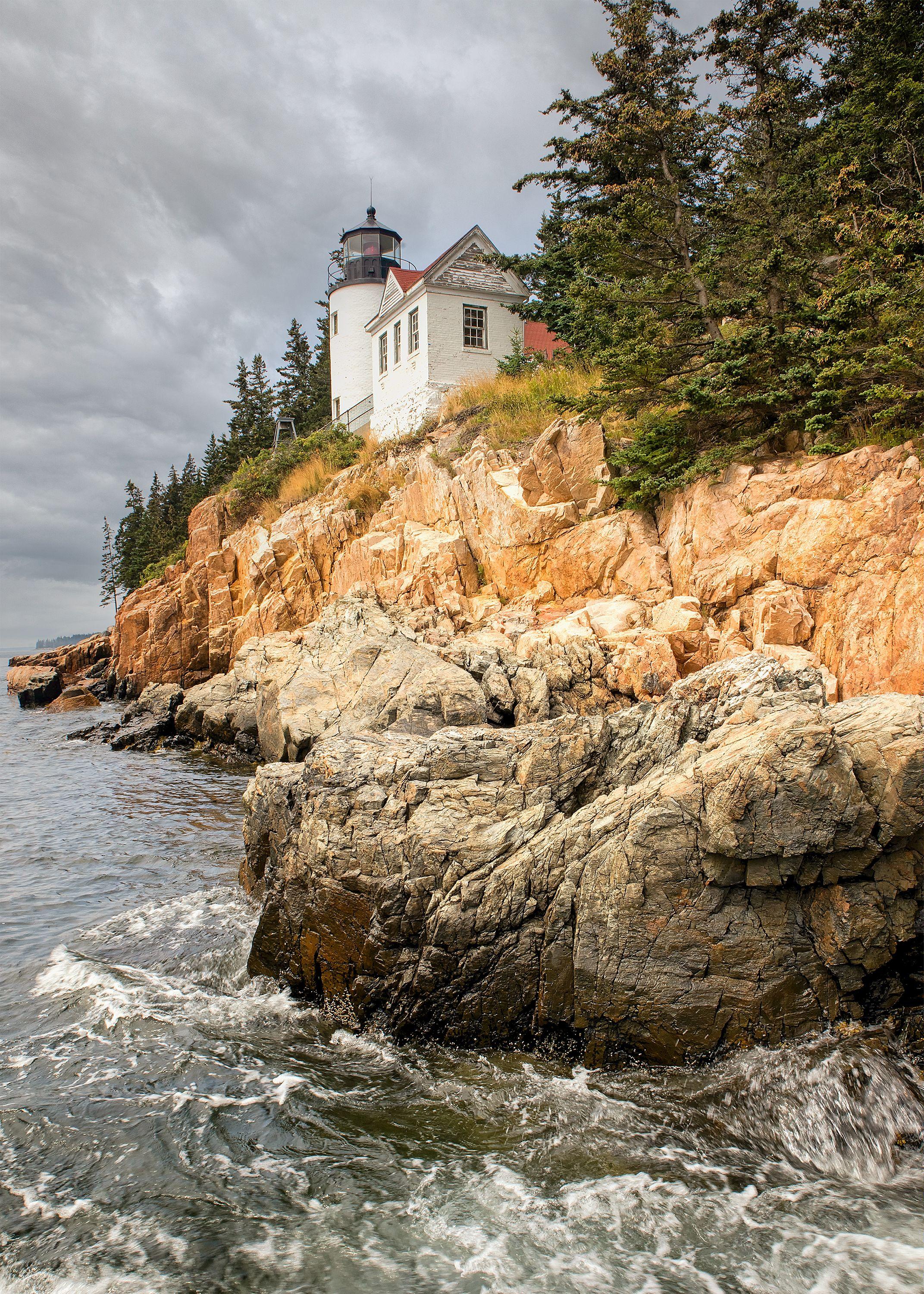 Daniel Ashe Color Photograph – Bass Harbor-Leuchte, Fotografie, Archivtinte Jet