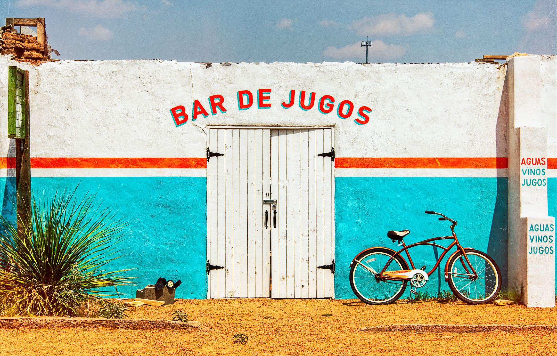 Daniel Ashe Color Photograph - Juice Bar, Photograph, C-Type