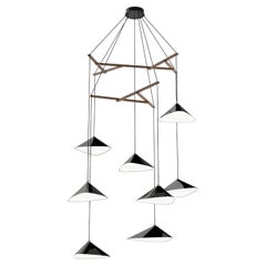 Lampadario 'Emily Vertikal 8' di Daniel Becker in nero lucido/quercia per Moss Objects