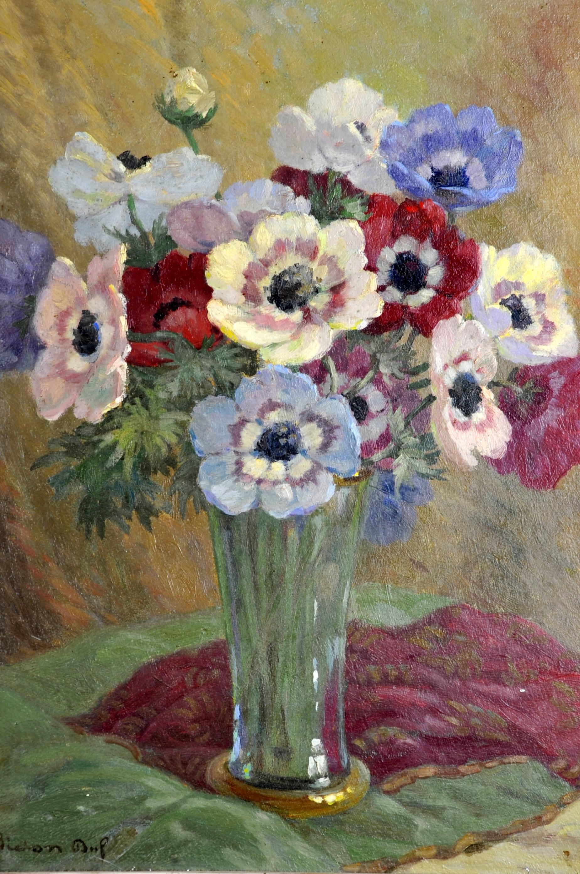 Oil on panel representing a bouquet of flowers in a crystal vase with a golden frame, the whole arranged in a cozy decor of fabrics of different colors.

Beautiful soft and nuanced colors in the spirit of the style of the 1930s.

In its original
