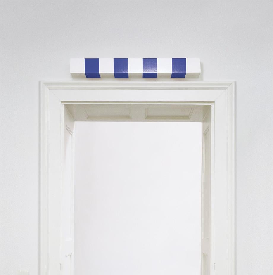 La Barre Haute, 2001 de Daniel Buren (n. 1938).

Madera pintada.

Edición de 25 colores diferentes por Schellmann Art, Múnich/ Nueva York.

Cada obra tiene un color único.

Procedencia: Ediciones Schellmann, Nueva York.