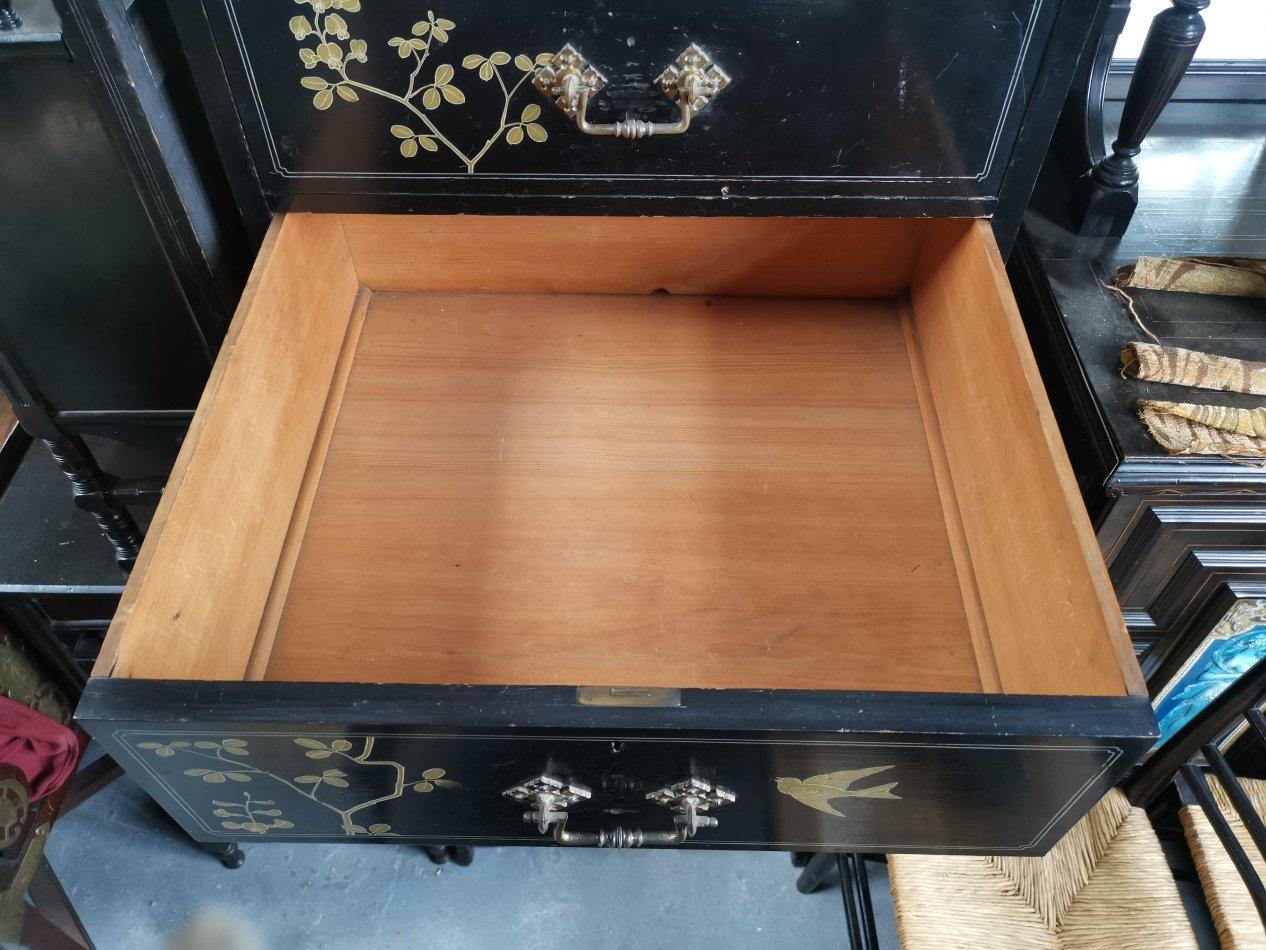 Rare et ancienne commode anglo-japonaise ébénisée Daniel Cottier en vente 7