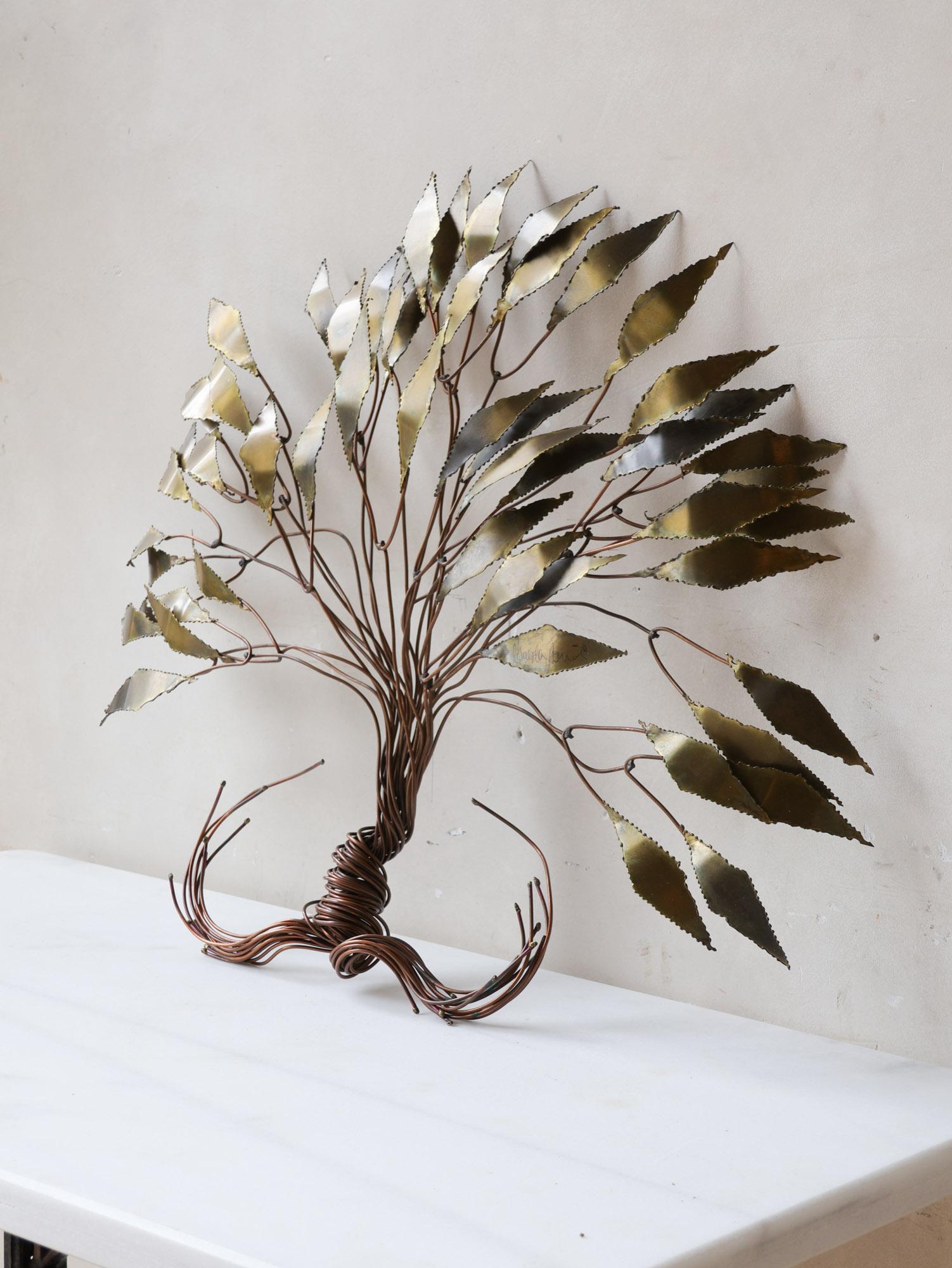 A special wall sculpture by the Belgian artist Daniel d'Haeseleer, from the 1970s, in the shape of a beautifully executed tree, made of gilded brass and copper. The artwork is signed by the artist. This wall decoration is not only an artistic