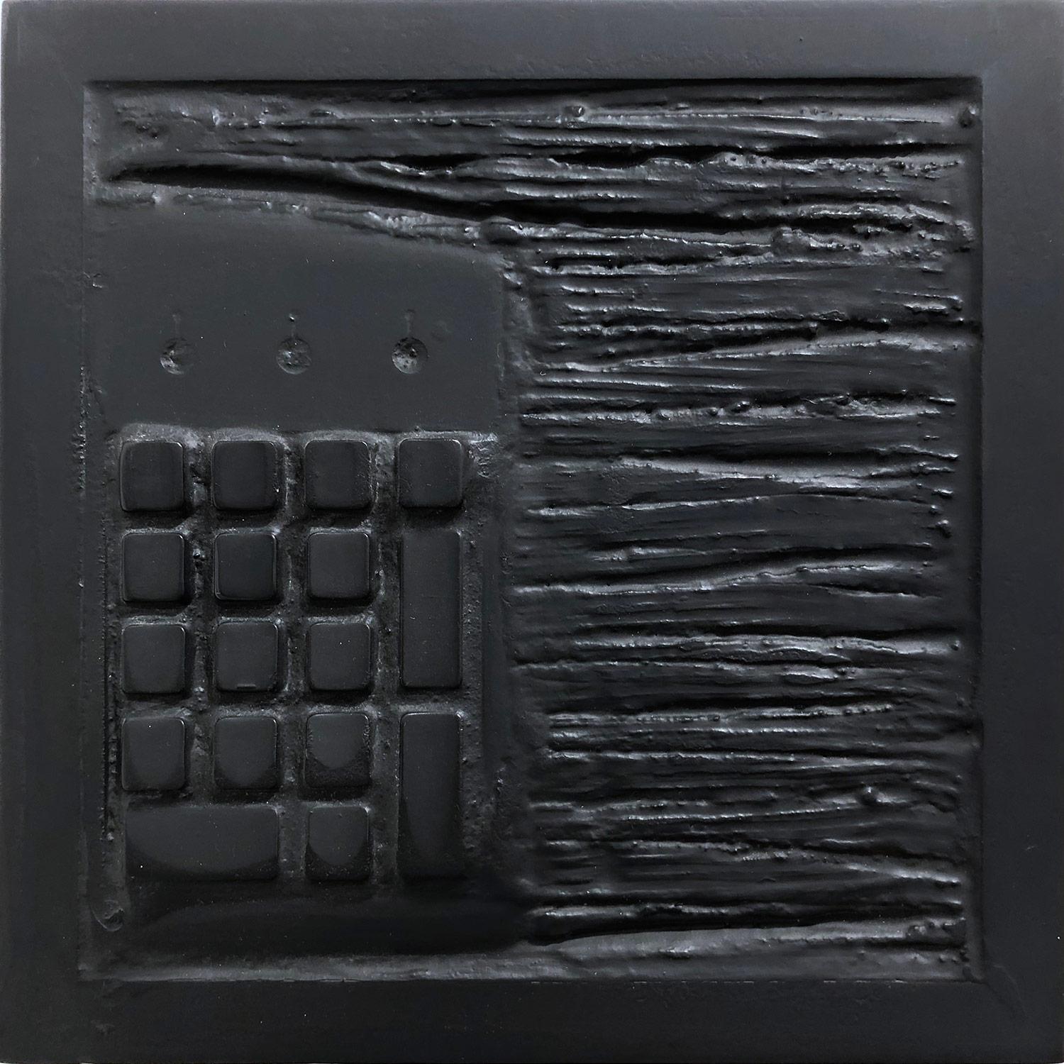 Pen Decline 1 - 2 - 3 in Schwarz (Archeology Serie) Computer Keyboard-Skulptur – Painting von Daniel Fiorda