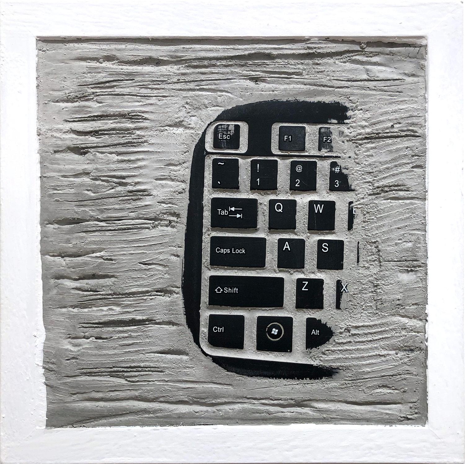 Pen Decline 1 - 2 - 3 in Grau (Archeology Serie) Computer Keyboard-Skulptur – Sculpture von Daniel Fiorda