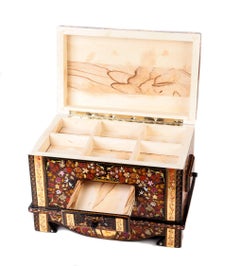 Caja Dorada / Wood carving Lacquer Mexican Folk Art