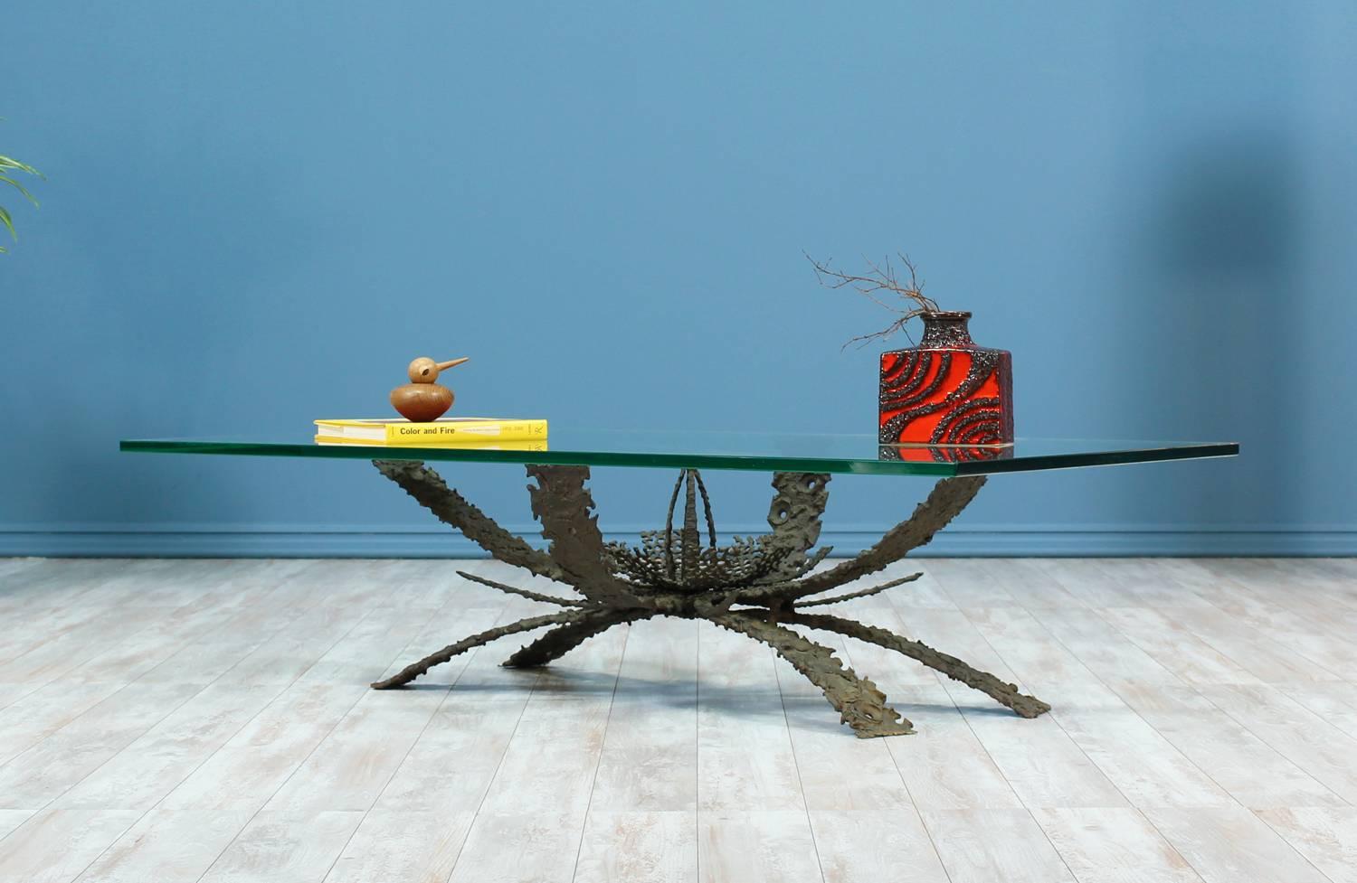 Mid-Century Modern Table basse abstraite en bronze Daniel Gluck en vente