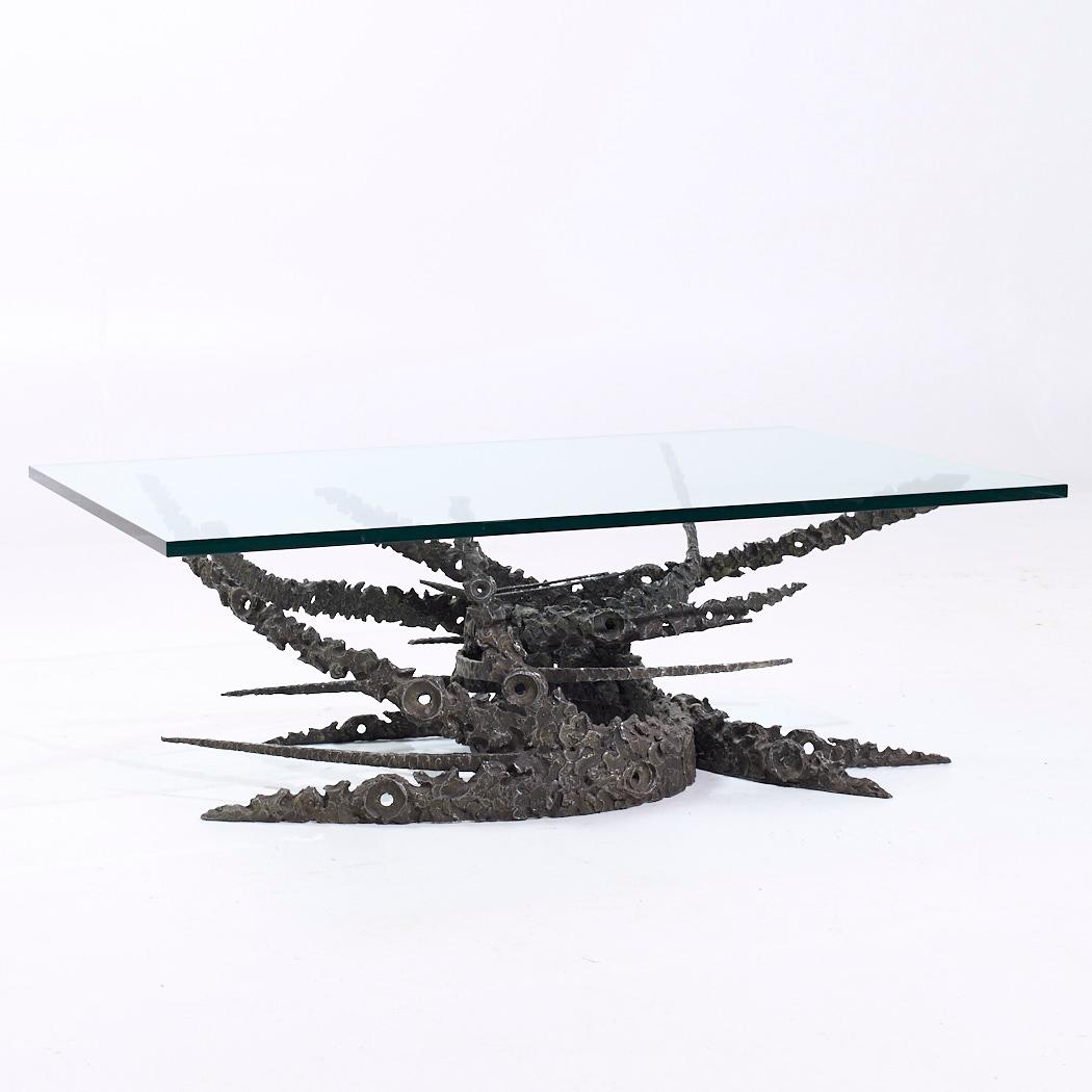 Table basse en bronze brutaliste Daniel Gluck, milieu de siècle

Cette table basse mesure : 47 de large x 30 de profond x 16 de haut

Tous les meubles peuvent être achetés dans ce que nous appelons un état vintage restauré. Cela signifie que la