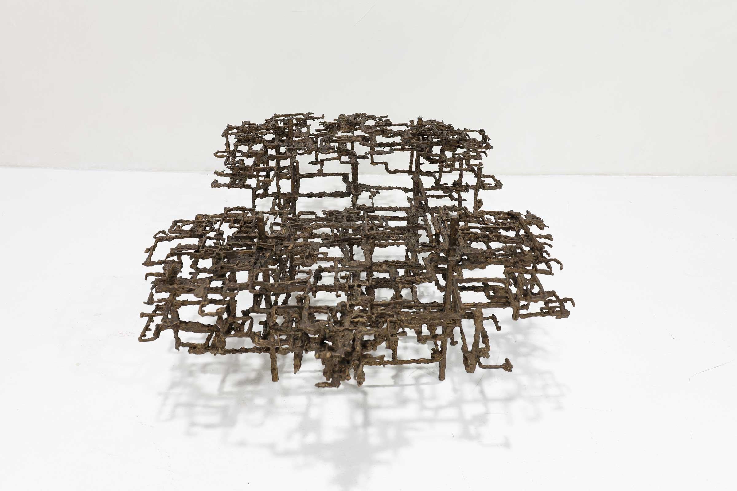 Américain Table basse sculpturale Daniel Gluck en bronze, 1970 en vente