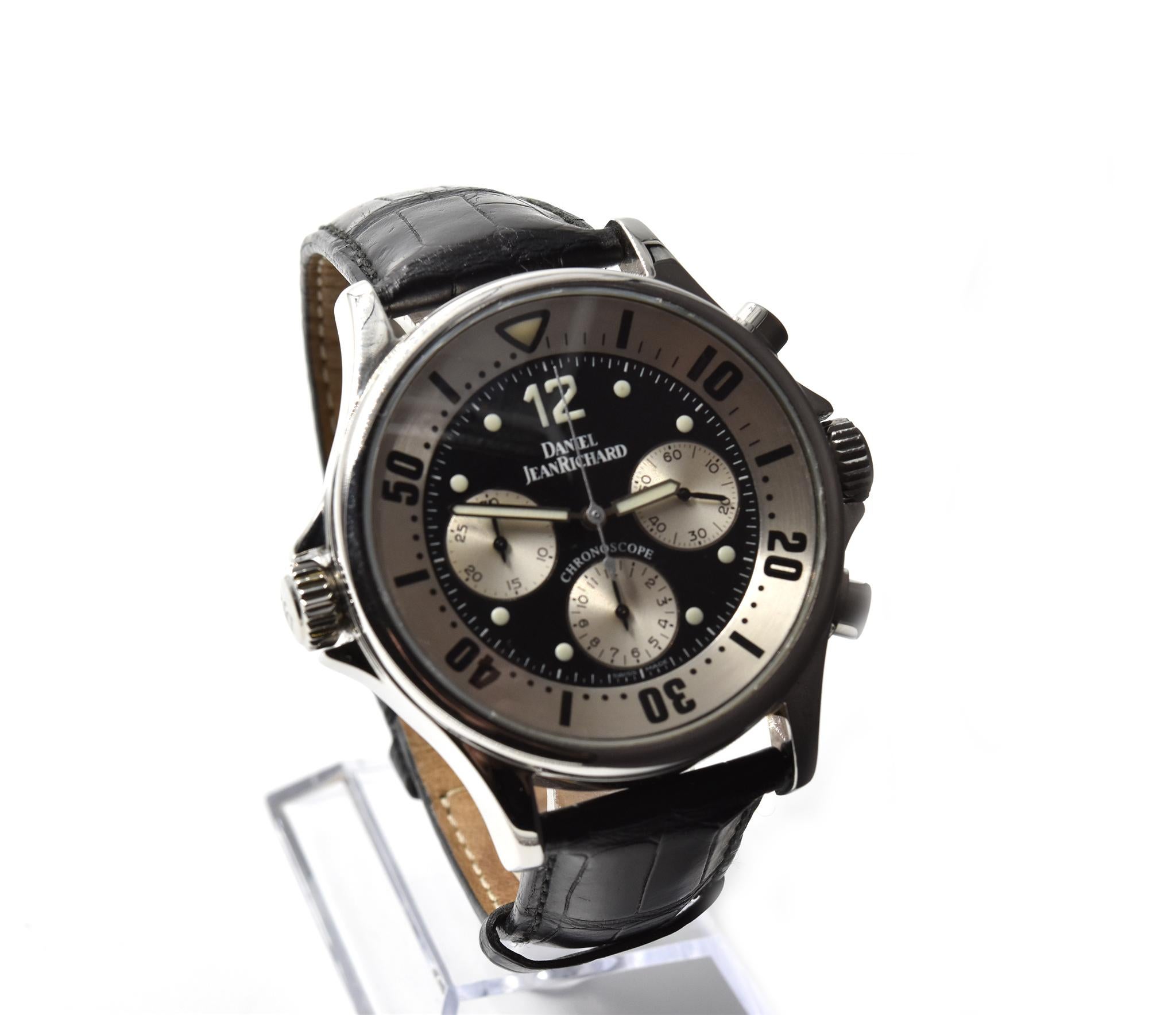 Watch Ref 25020
 
Movement: automatic
Function: hours, minutes, seconds, chronograph
Case: round 44mm stainless steel case with sapphire protective crystal, screw down crown and pushers, water resistant to 100 meters
Dial: black dial with