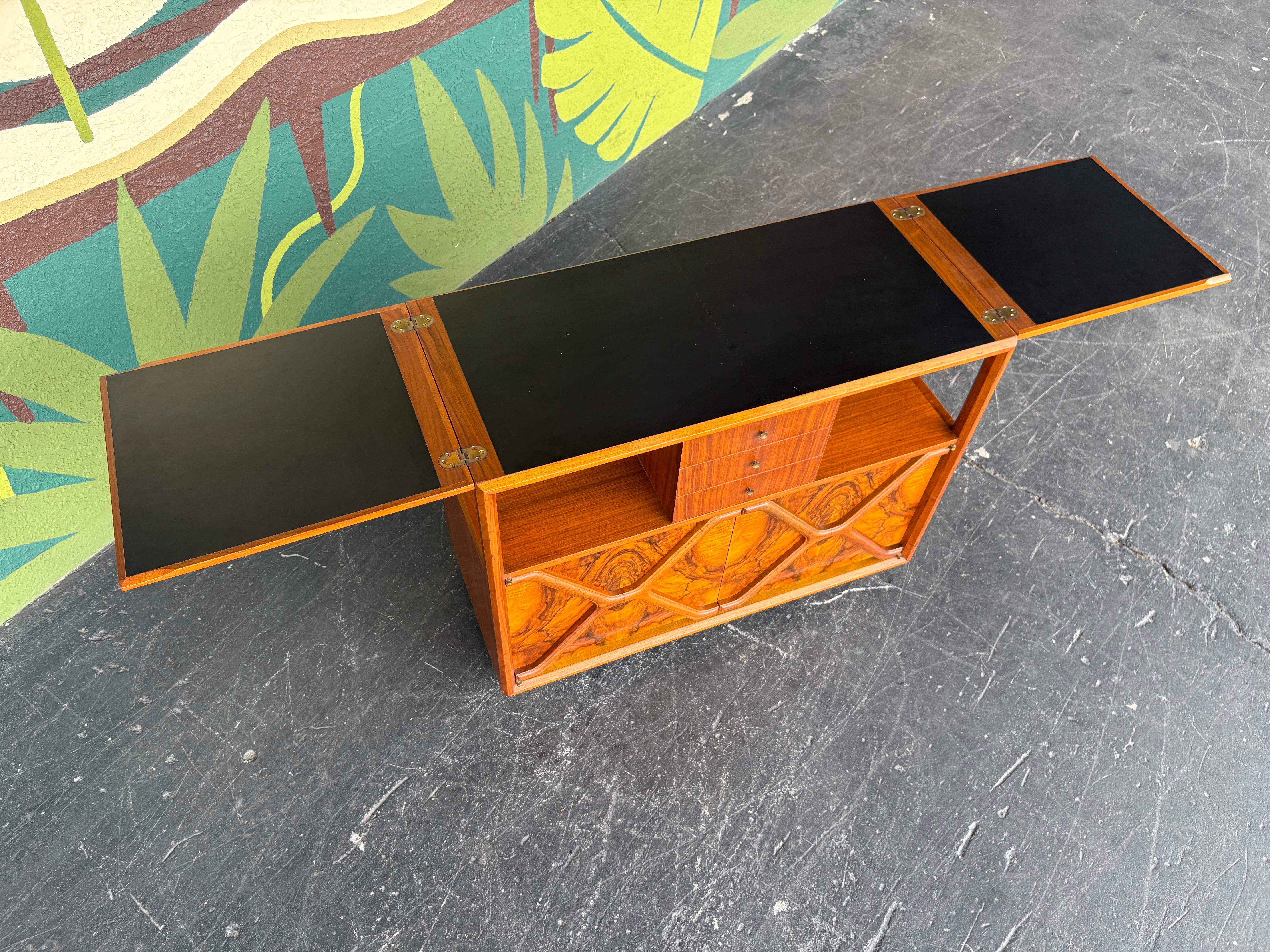 Daniel Jones Nyc Attrib. Mid Century Modern Burlwood Flip Top Server For Sale 2