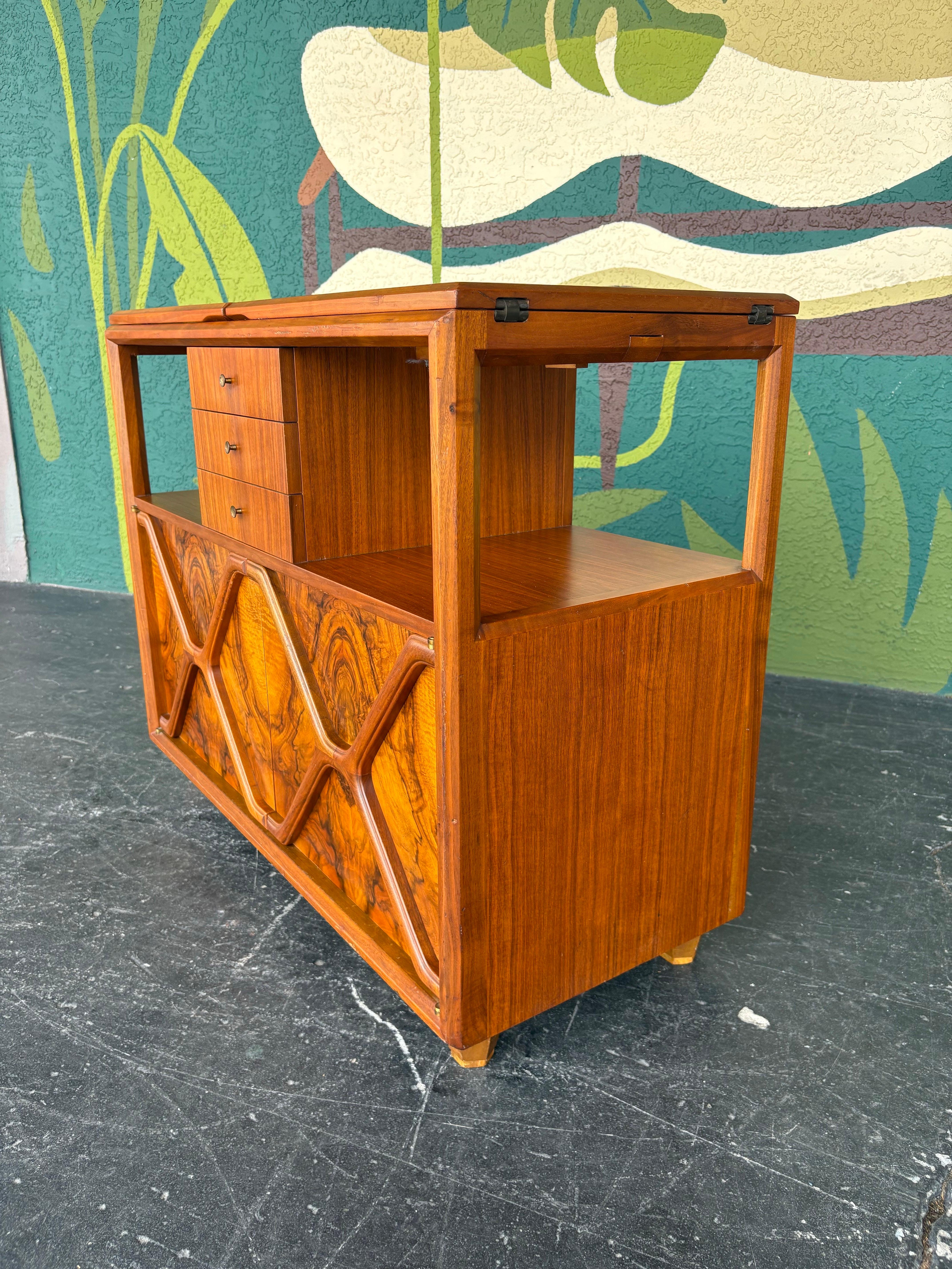 Appliqué Daniel Jones Nyc Attrib. Mid Century Modern Burlwood Flip Top Server For Sale