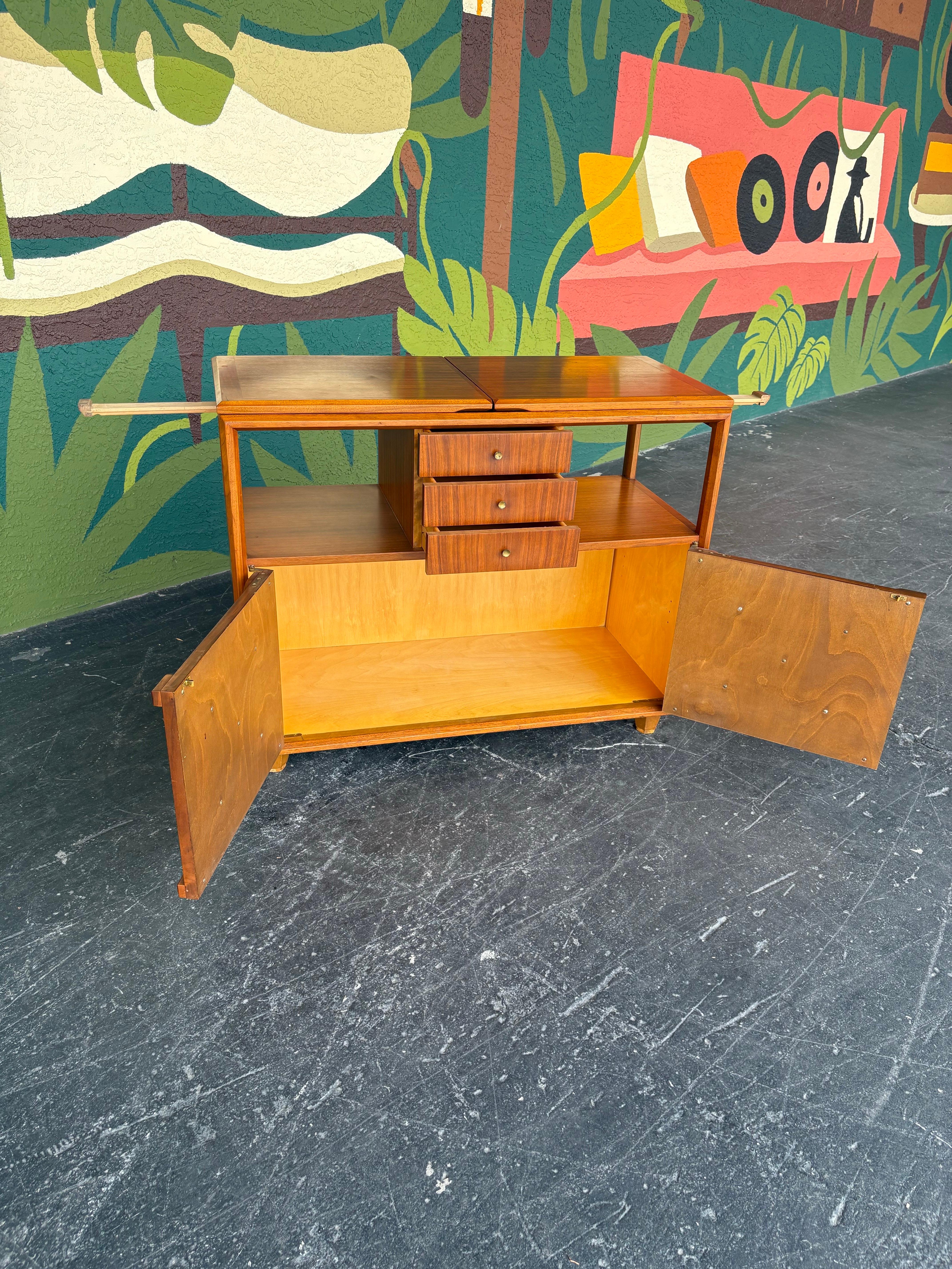 20th Century Daniel Jones Nyc Attrib. Mid Century Modern Burlwood Flip Top Server For Sale