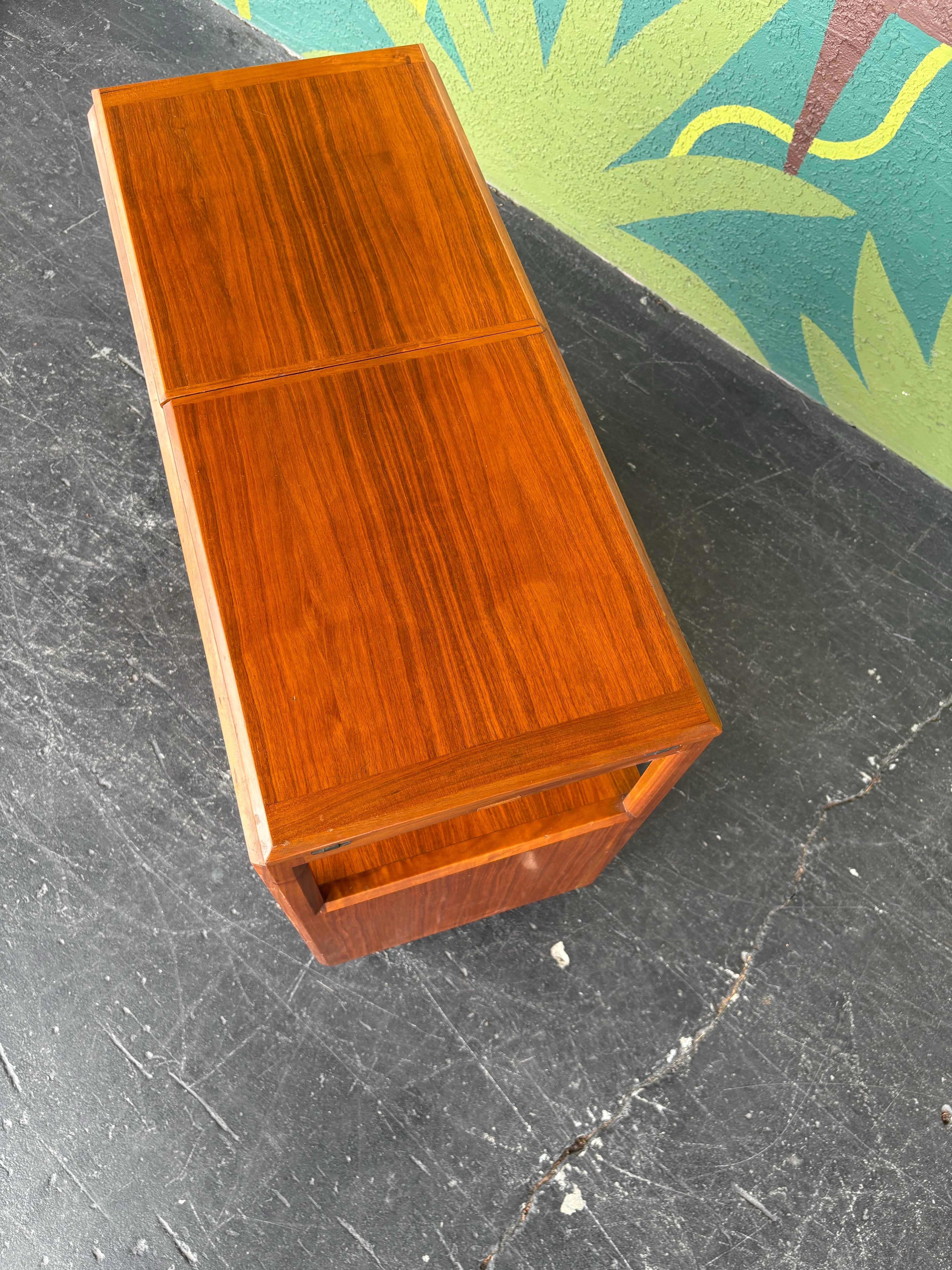 Daniel Jones Nyc Attrib. Mid Century Modern Burlwood Flip Top Server For Sale 1