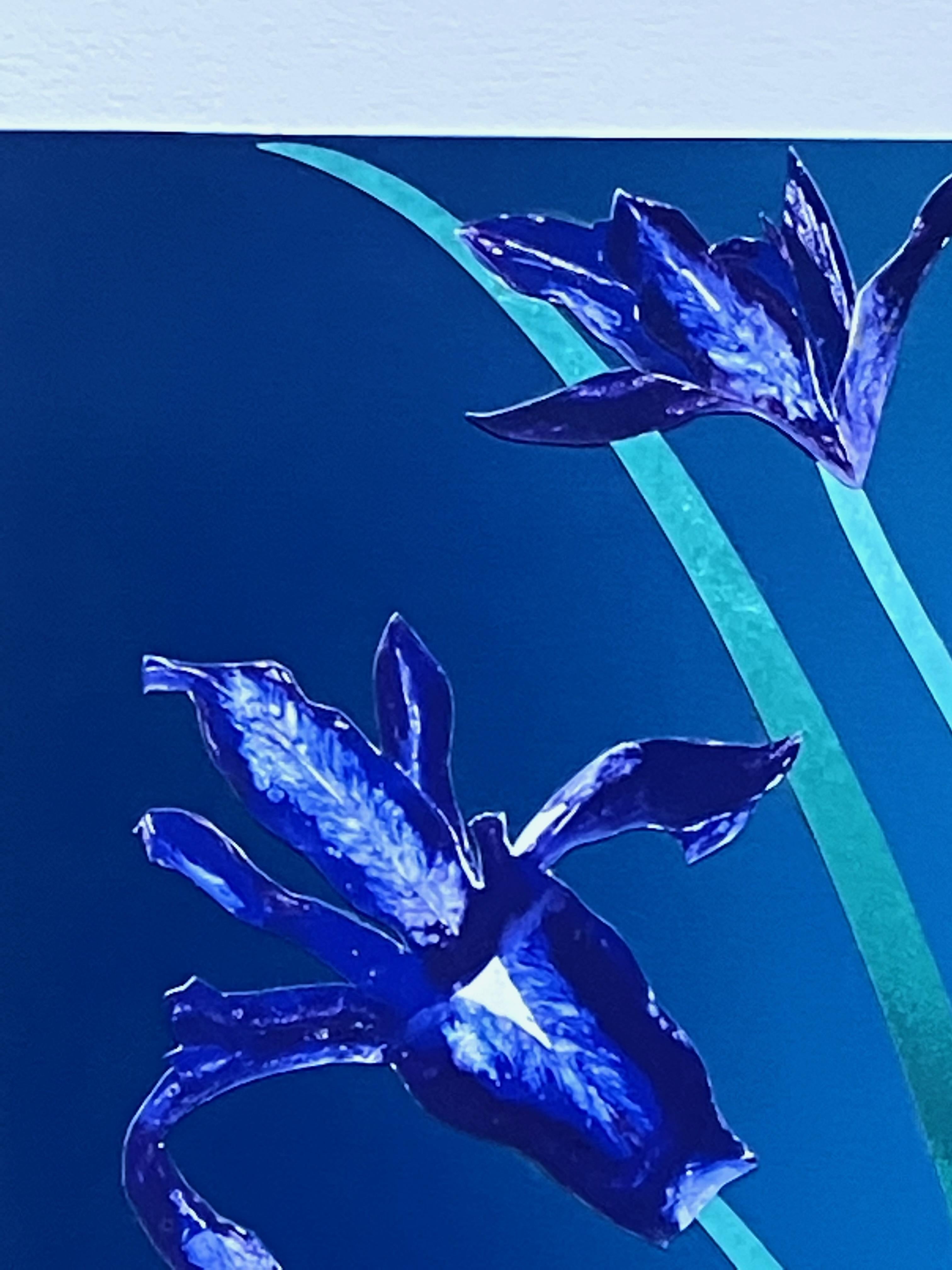 Iris dans un vase - Nature morte en vente 4