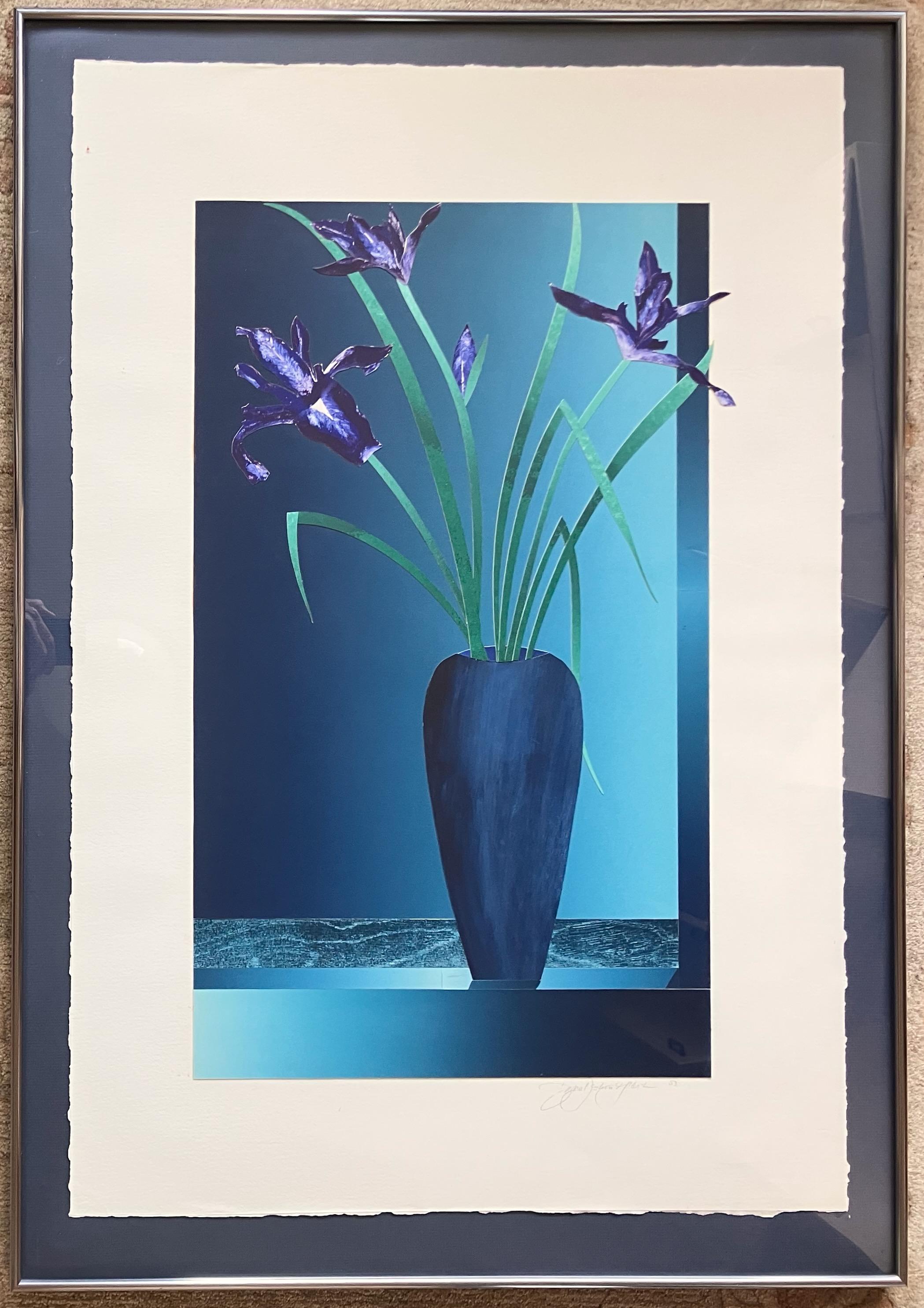 Irisen in Vase – Stillleben – Mixed Media Art von Daniel Joshua Goldstein