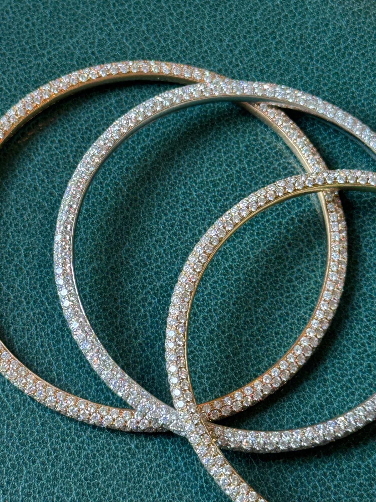 Round Cut Daniel K Diamond bangle bracelets in rose, yellow and grey gold 18K For Sale
