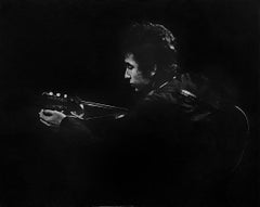 Bob Dylan de profil à la guitare, Town Hall, Philadelphie