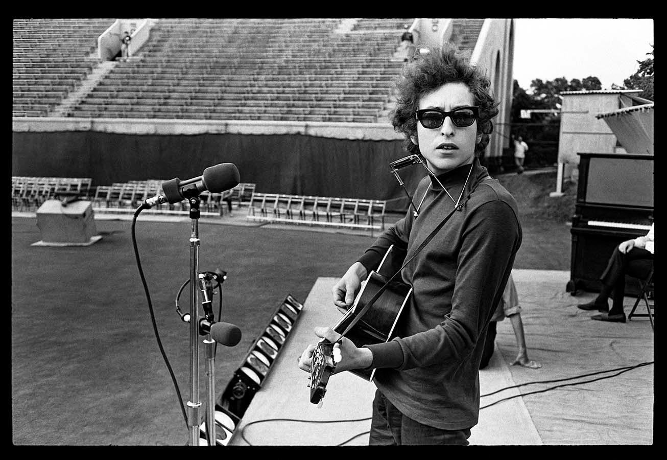 "Bob Dylan, Akustische Gitarre, Forest Hills Soundcheck"

Verfügbare Größen:
8 x 10 Zoll  	$600.00 	Offene Ausgabe
11 x 14 Zoll   	$1,000.00	Auflage von 50 Stück
16 x 20 Zoll	$3,000.00	Auflage von 50 Stück
20 x 24 Zoll	$4,000.00	Auflage von 50