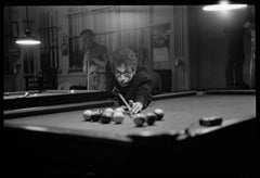 Daniel Kramer - Bob Dylan, beim Billardspielen in Kingston, NY, 1964, gedruckt nach