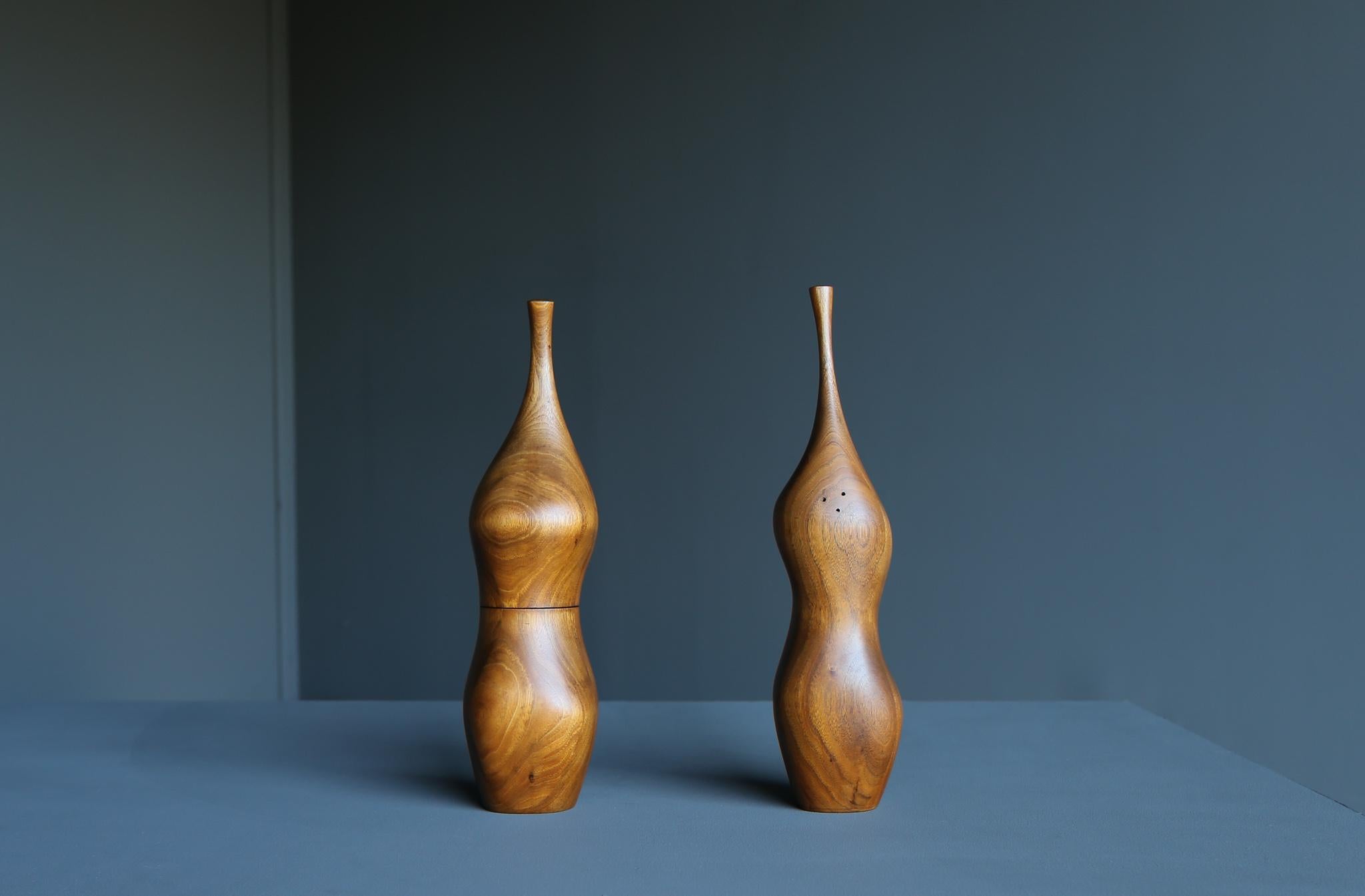 Daniel Loomis Valenza Handcrafted Sculptural Walnut Salt and Pepper Mill, 1970s

Daniel Loomis Valenza (b. 1934) is a New Hampshire craftsman and professor. He taught woodworking at the University of New Hampshire from 1959–1999. In addition to