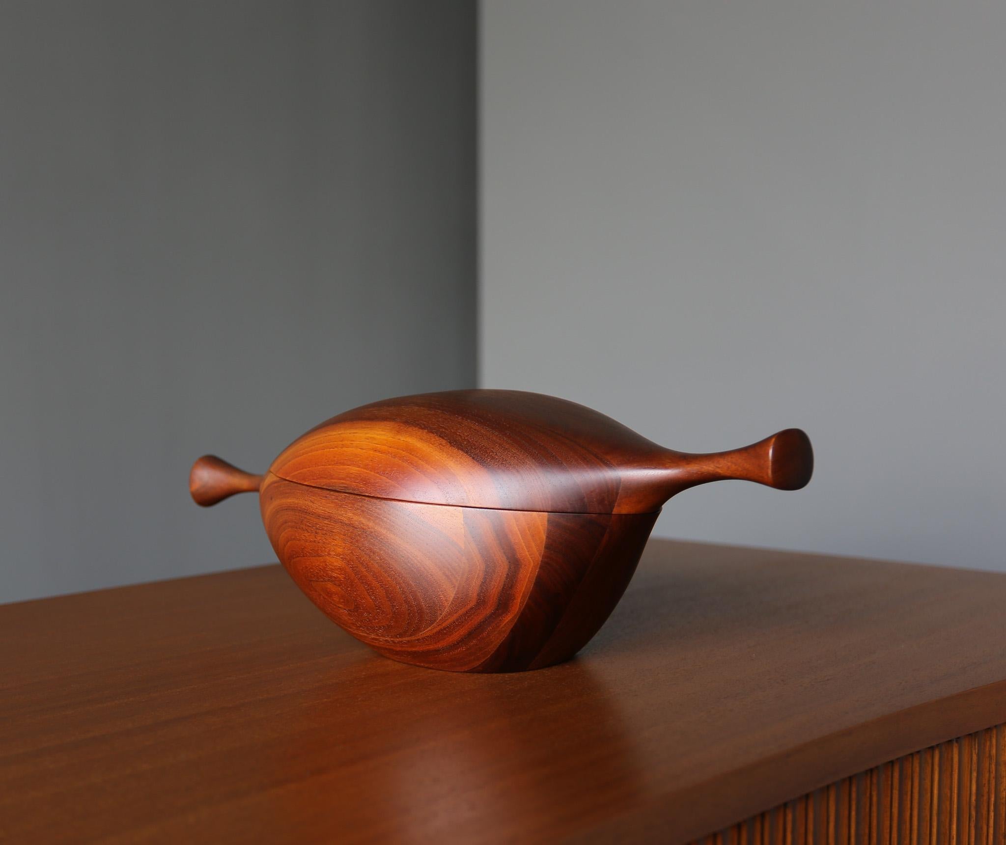 Daniel Loomis Valenza Handcrafted Walnut Covered Bowl,  c.1960 For Sale 7