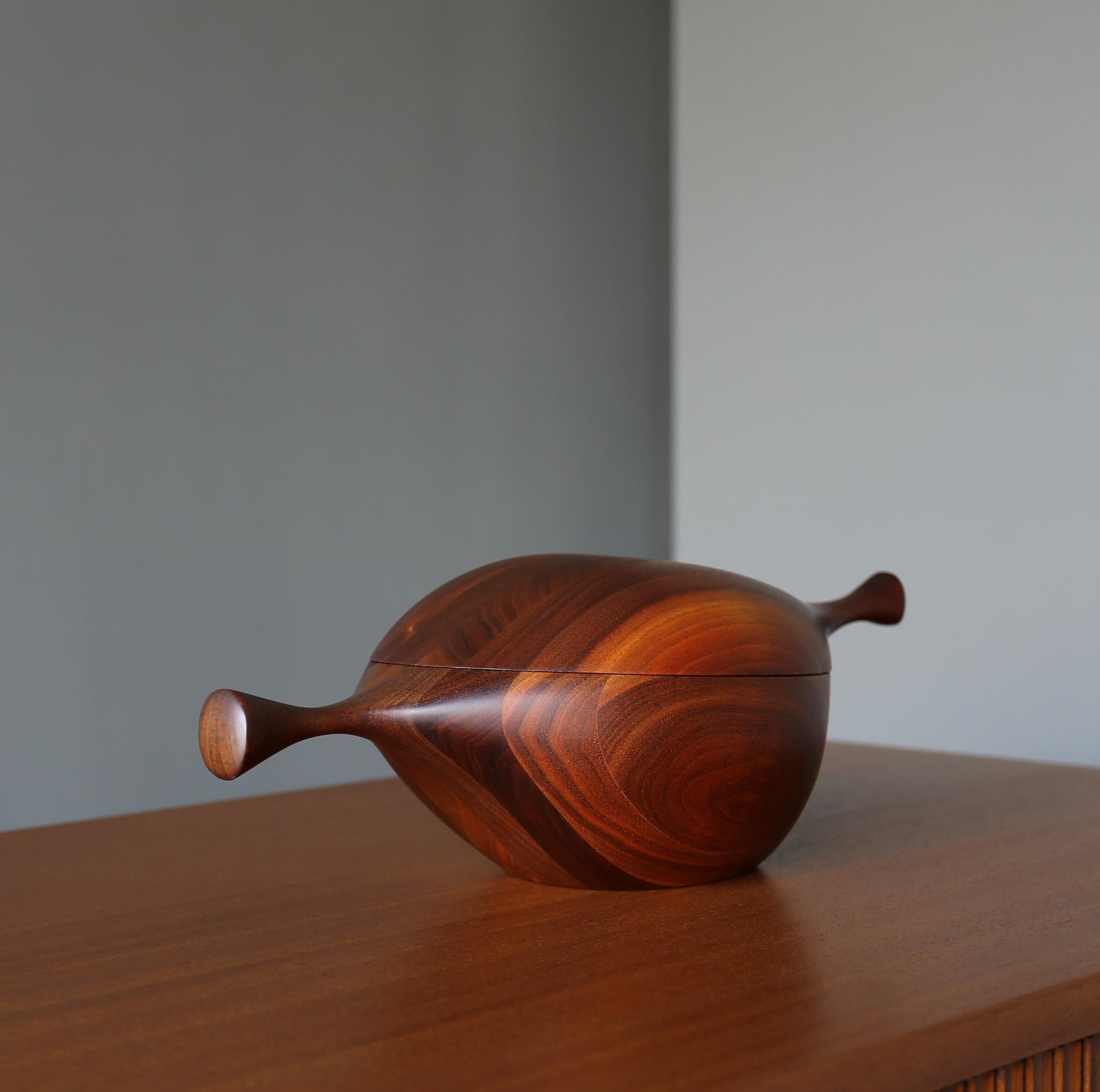 Mid-Century Modern Daniel Loomis Valenza Handcrafted Walnut Covered Bowl,  c.1960 For Sale