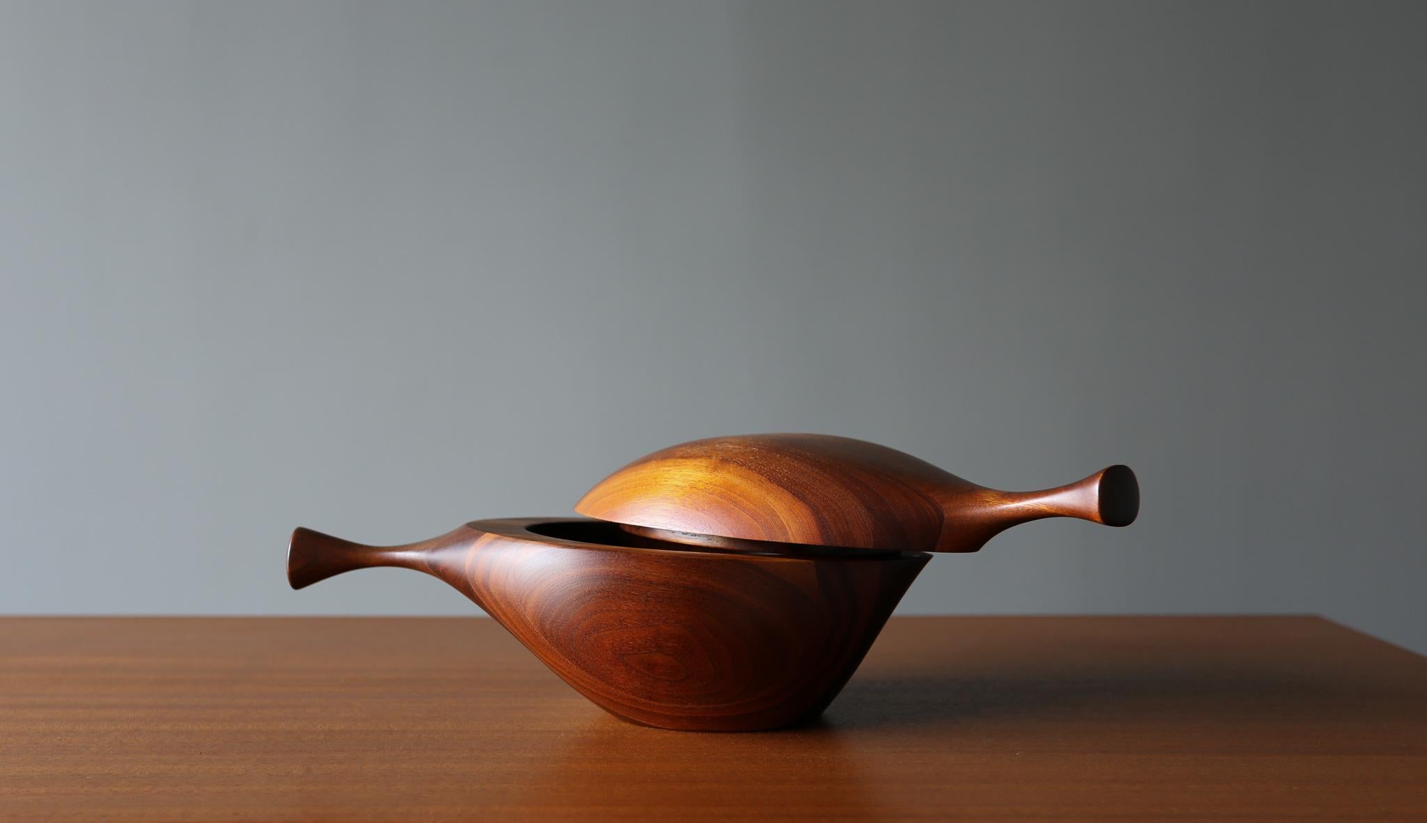 Daniel Loomis Valenza Handcrafted Walnut Covered Bowl,  c.1960 In Good Condition For Sale In Costa Mesa, CA