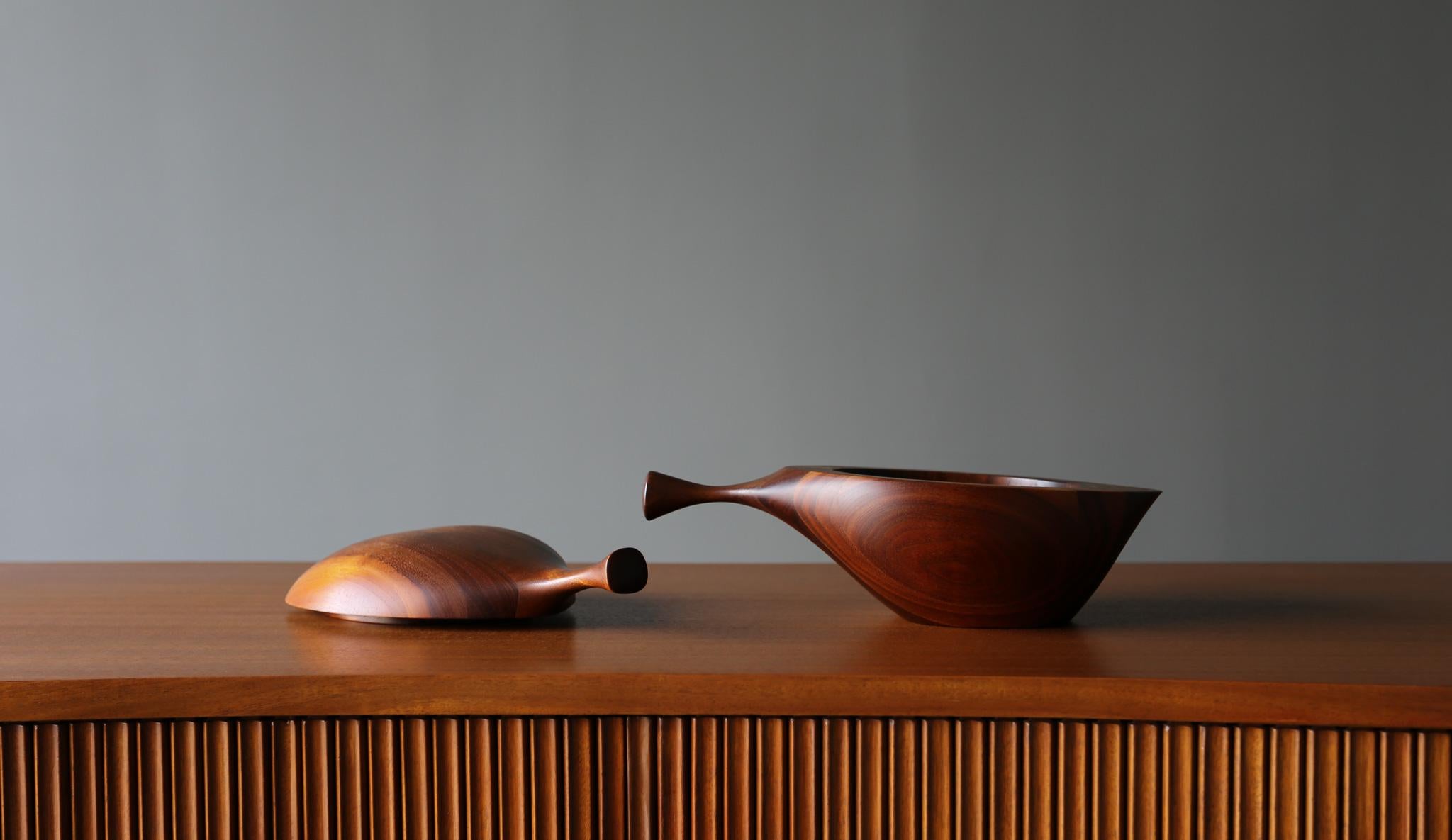 Daniel Loomis Valenza Handcrafted Walnut Covered Bowl,  c.1960 For Sale 1