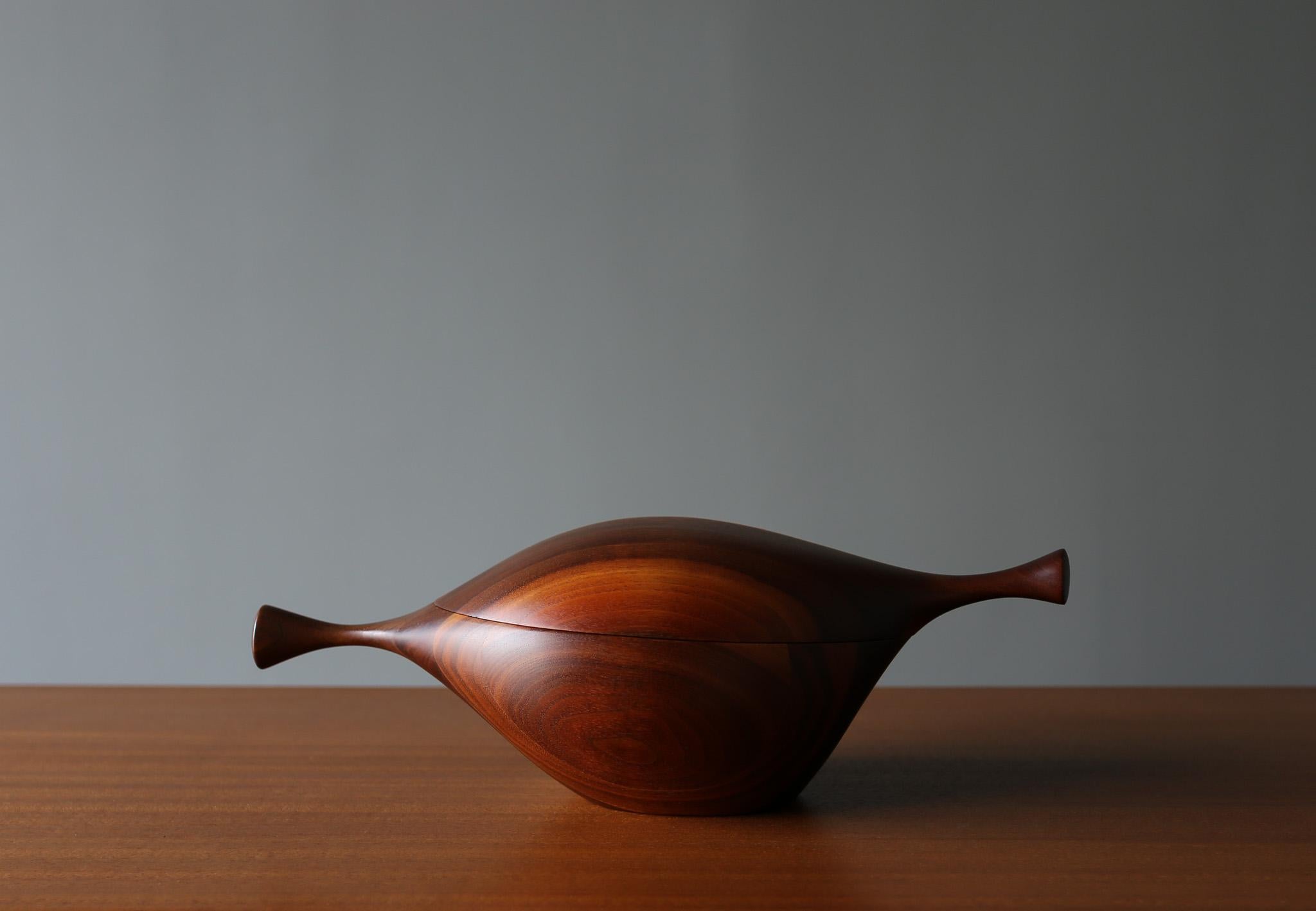 Daniel Loomis Valenza Handcrafted Walnut Covered Bowl,  c.1960 For Sale 3