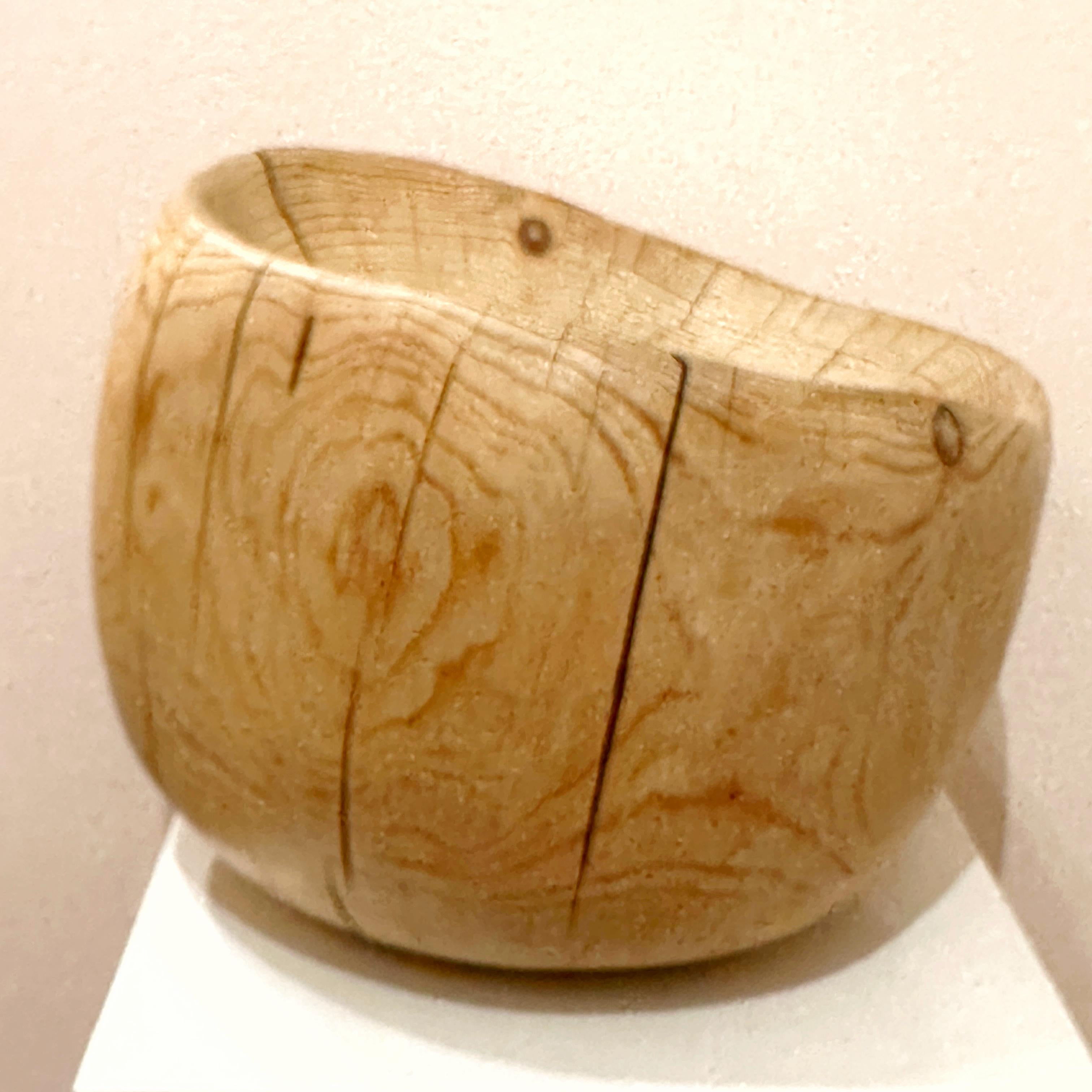 Organique Tabouret ou objet sculptural en bois de pin sculpté organique et moderne, Daniel Pollock, 1995 en vente
