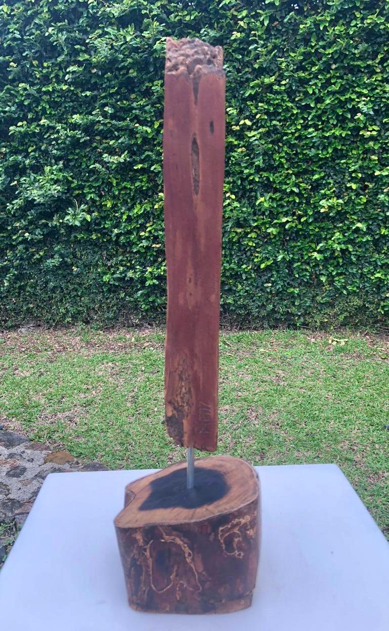 “Urán” 2022 - Tall Oak Wood Totem and Pine Base  - Sculpture by Daniel Pretiz Beaumont